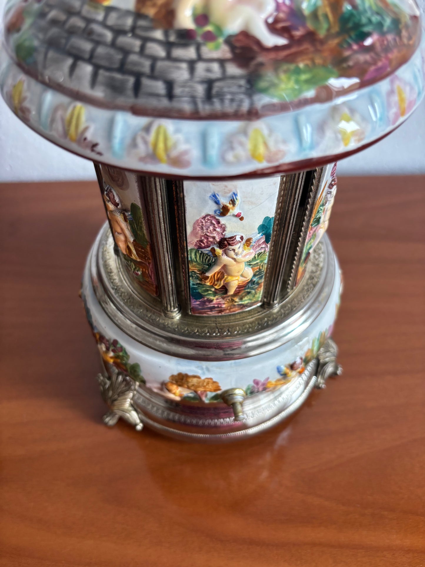 Portasigarette in ceramica stile Capodimonte con carillon funzionante