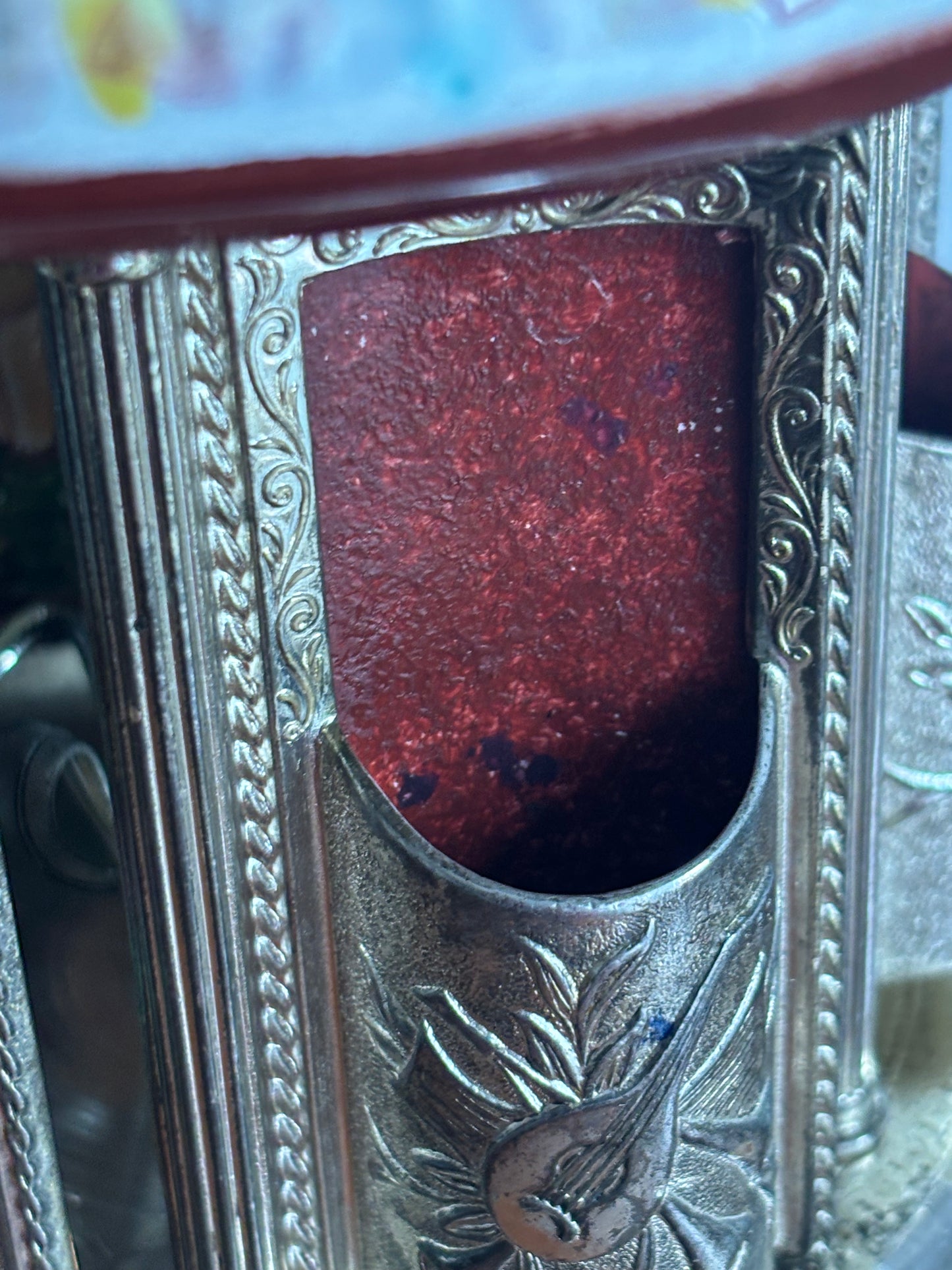 Portasigarette in ceramica stile Capodimonte con carillon funzionante