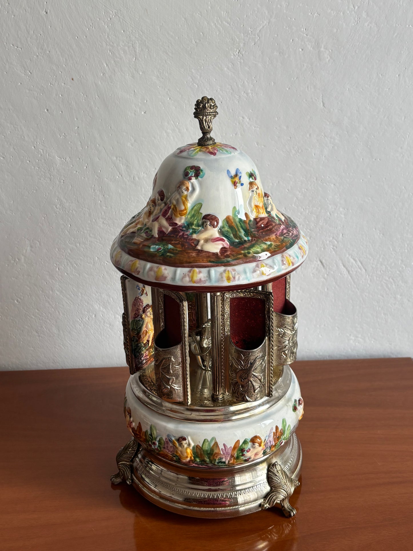 Portasigarette in ceramica stile Capodimonte con carillon funzionante
