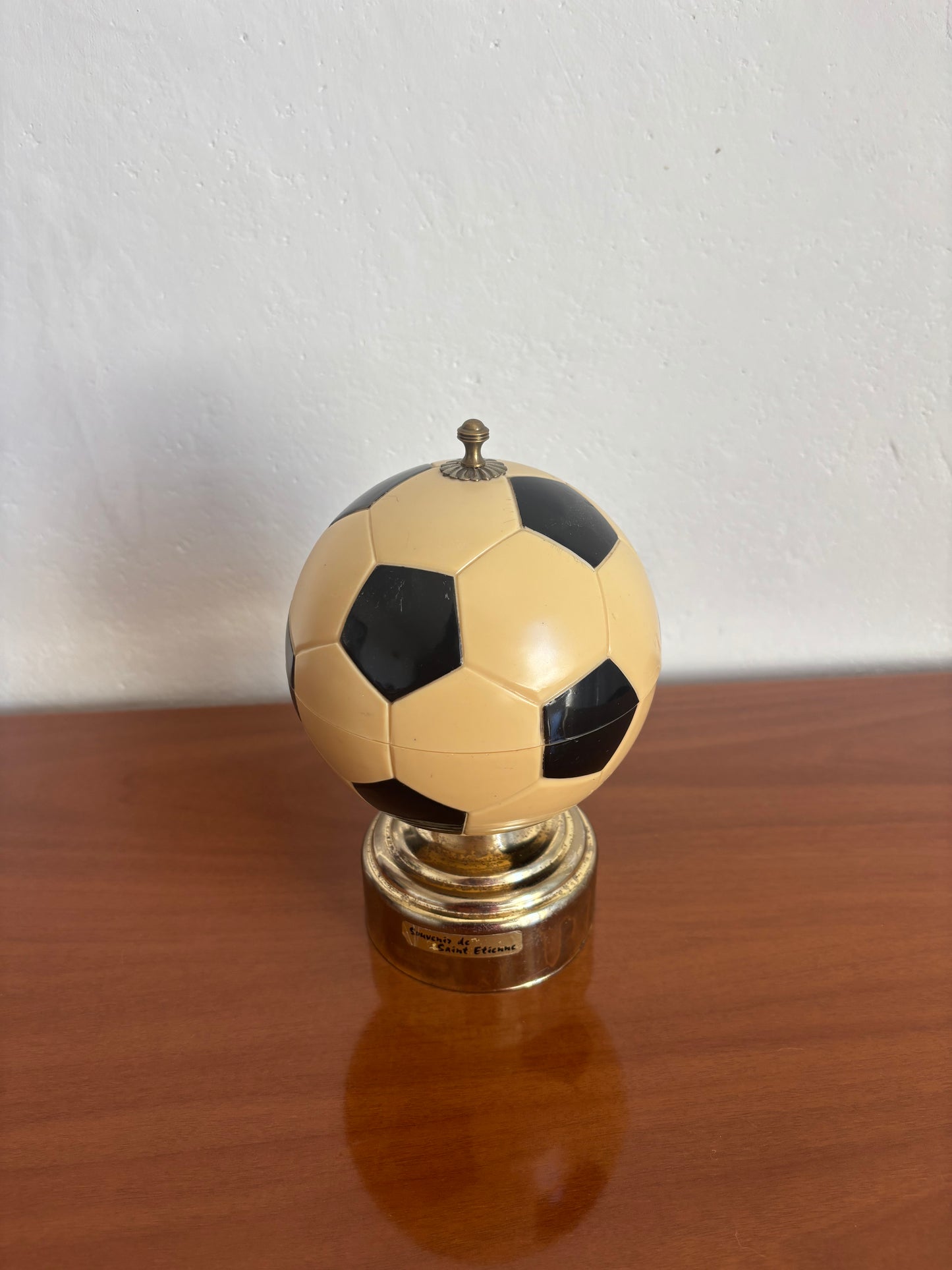 Portasigarette a forma di pallone con carillon funzionante