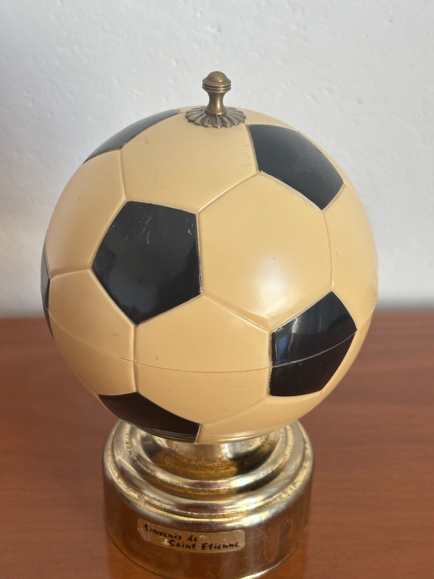 Portasigarette a forma di pallone con carillon funzionante