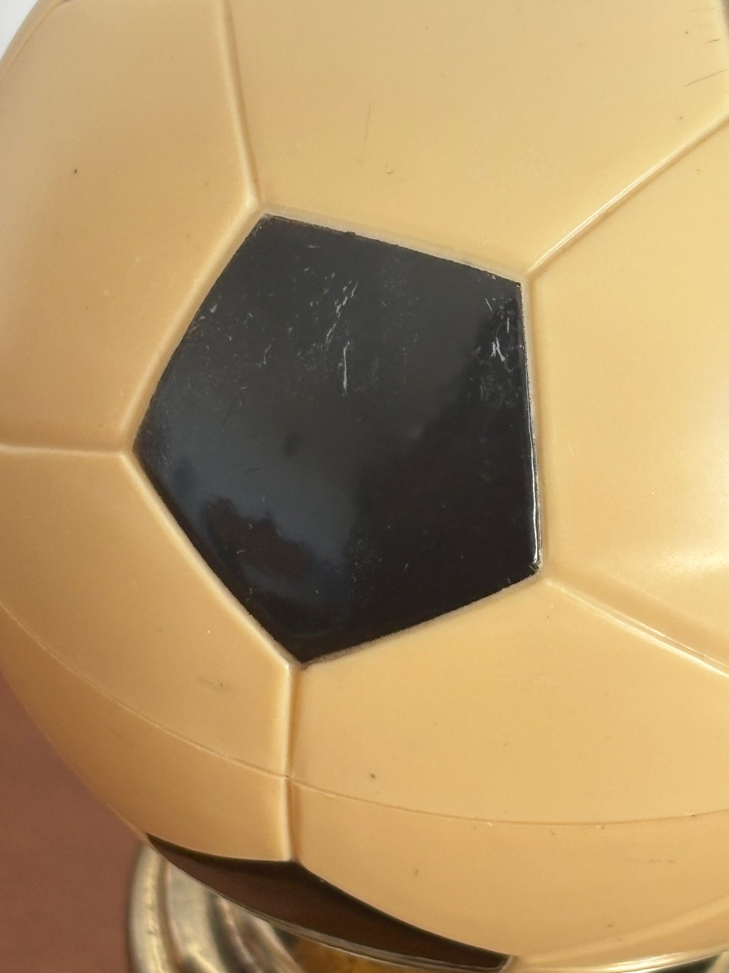 Portasigarette a forma di pallone con carillon funzionante