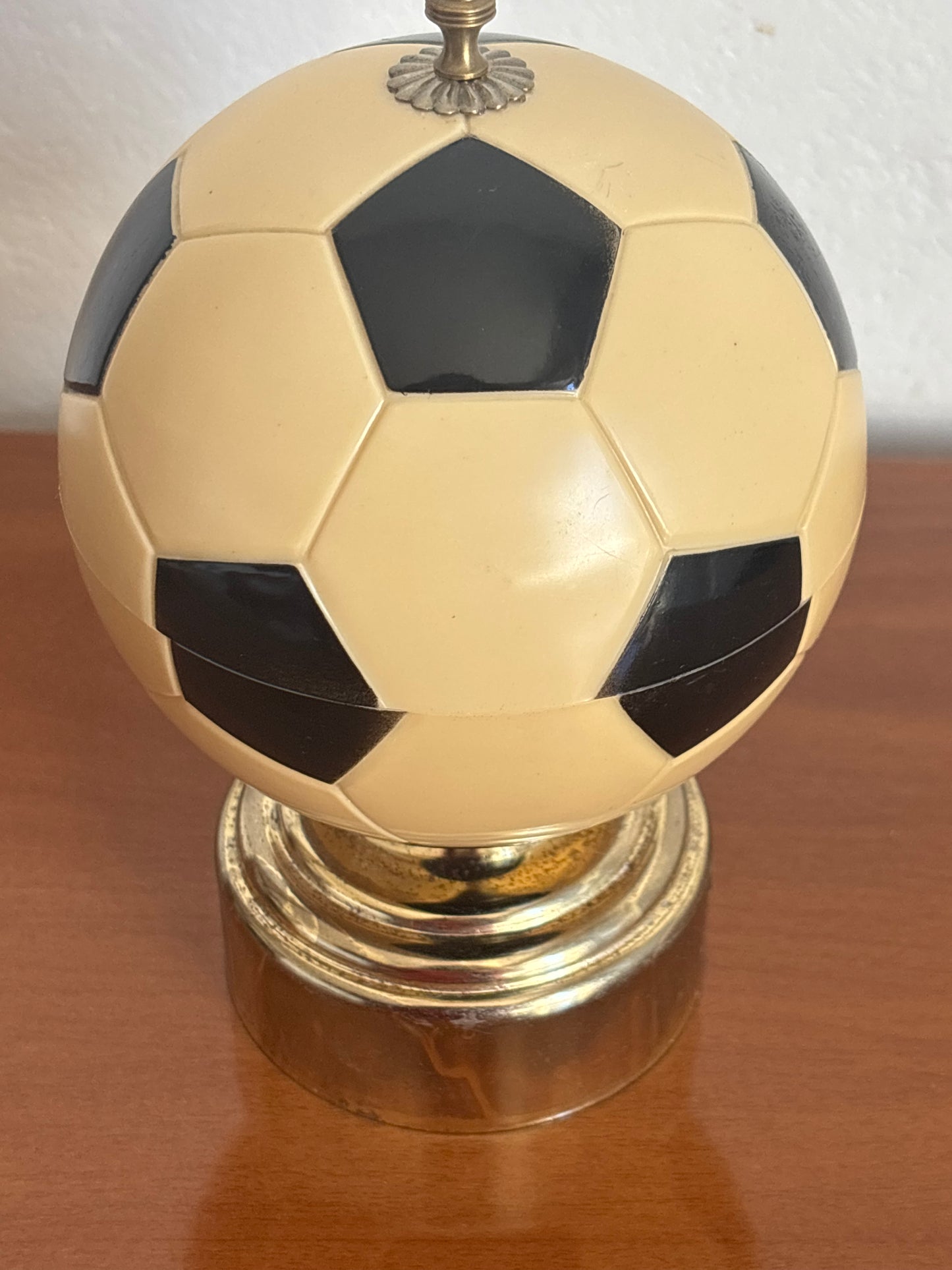 Portasigarette a forma di pallone con carillon funzionante