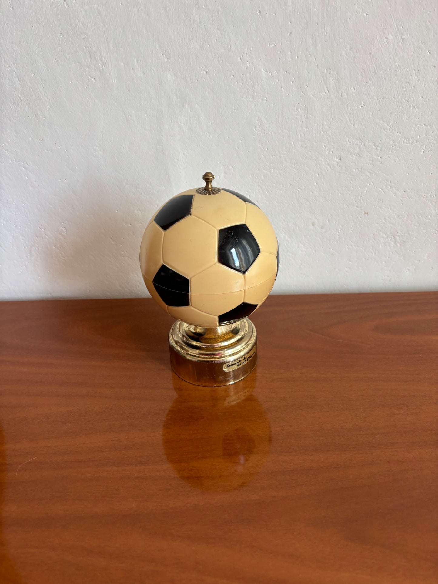 Portasigarette a forma di pallone con carillon funzionante