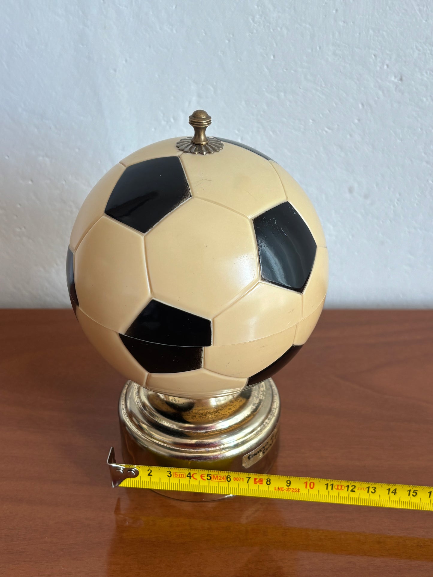 Portasigarette a forma di pallone con carillon funzionante