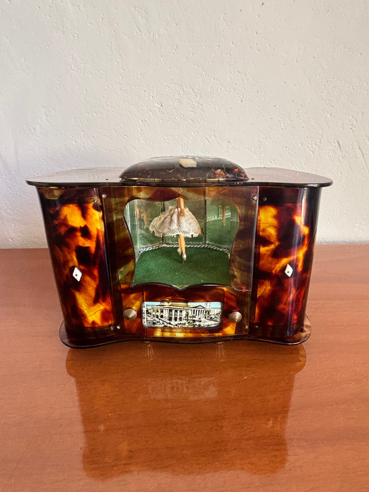 Portagioie vintage a forma di mobile bar con carillon