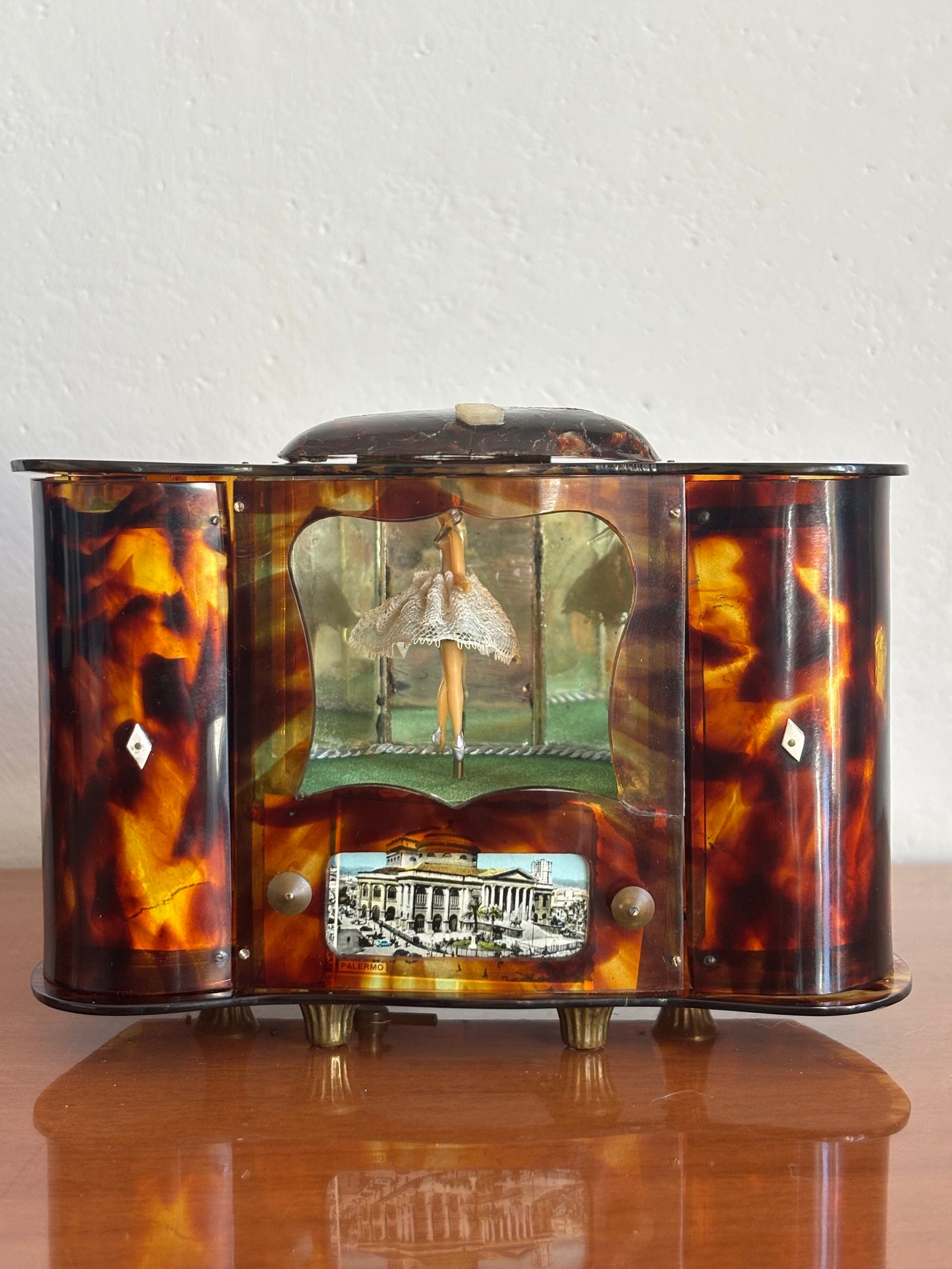 Portagioie vintage a forma di mobile bar con carillon