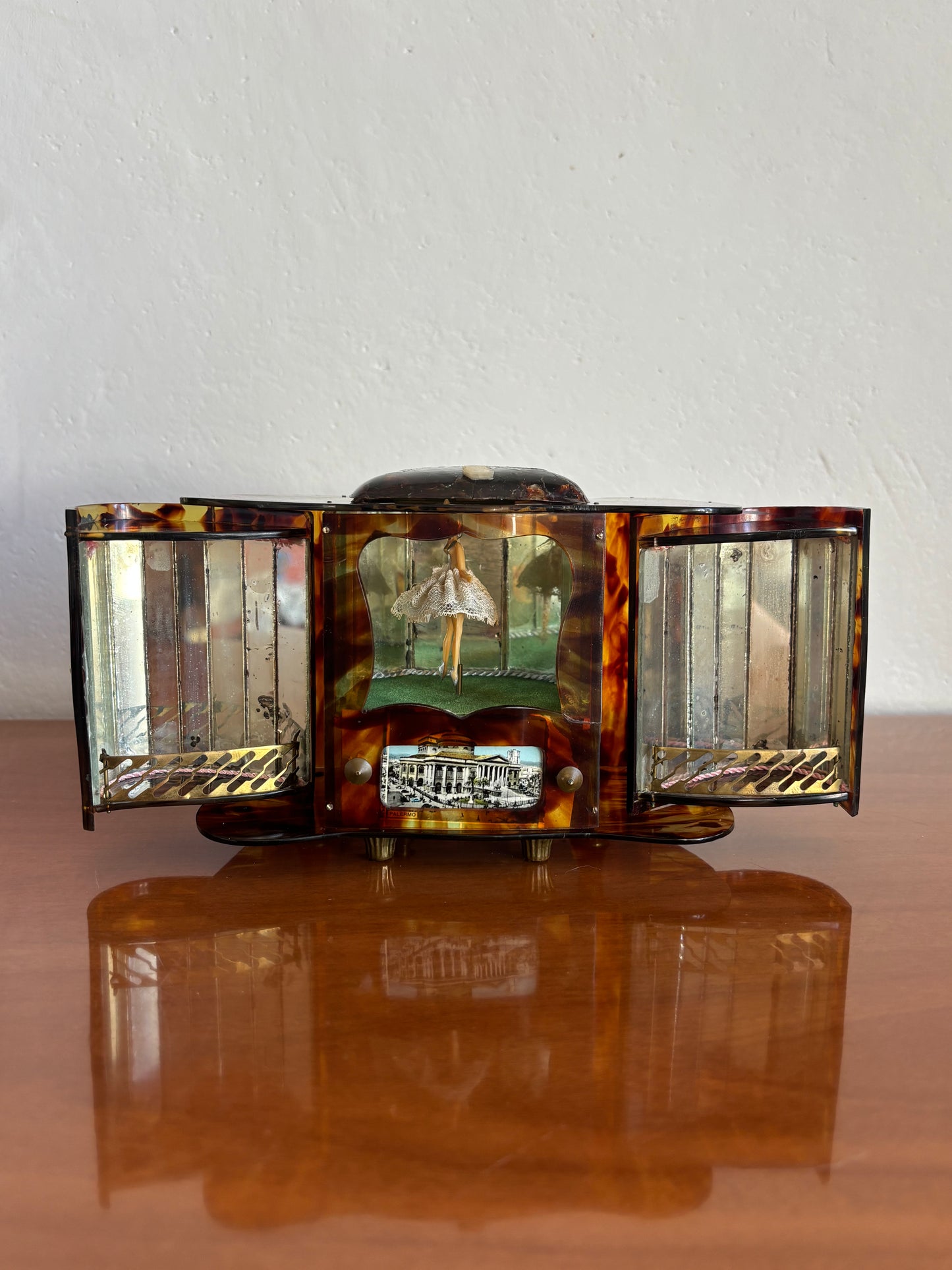 Portagioie vintage a forma di mobile bar con carillon