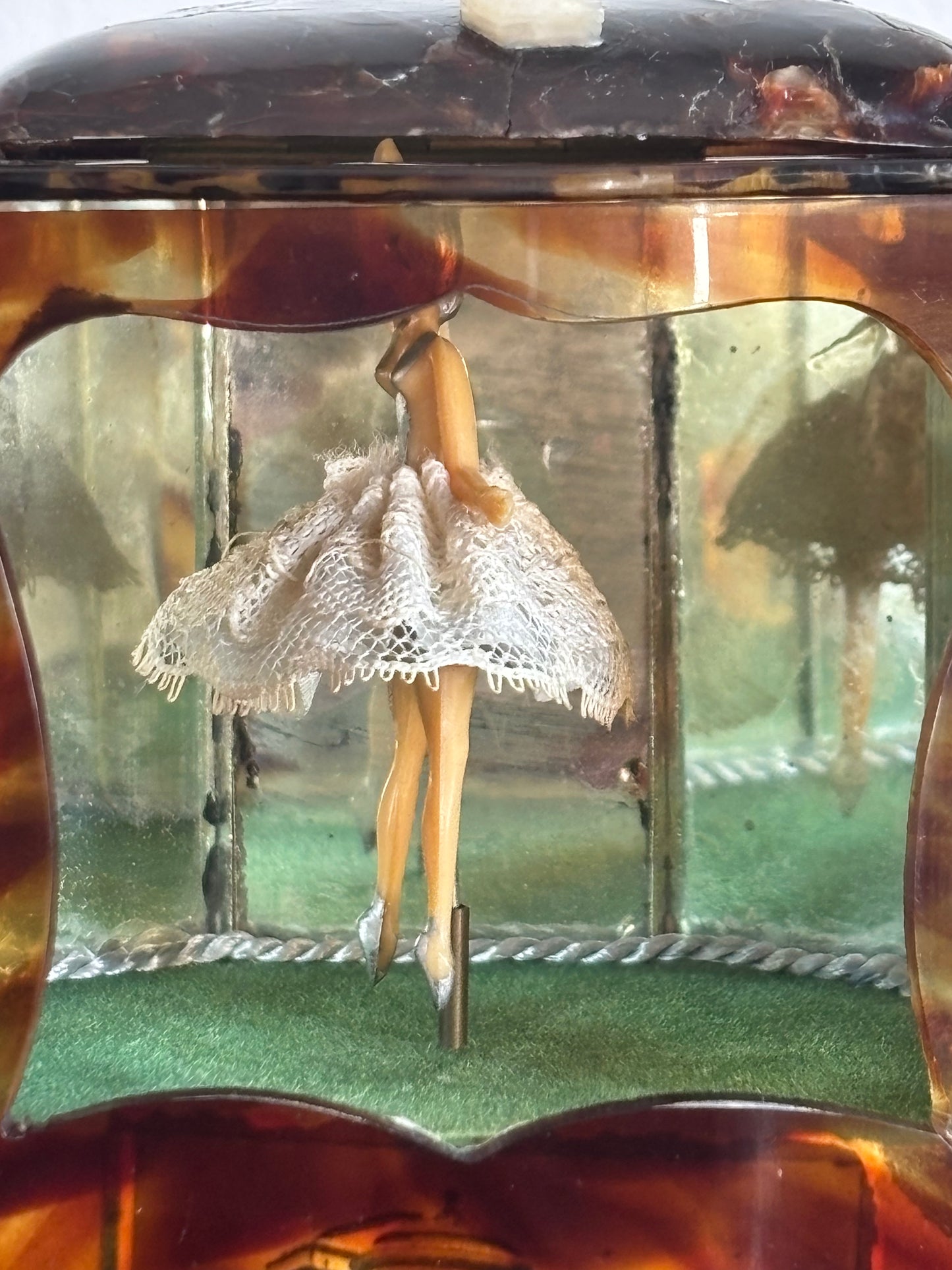 Portagioie vintage a forma di mobile bar con carillon