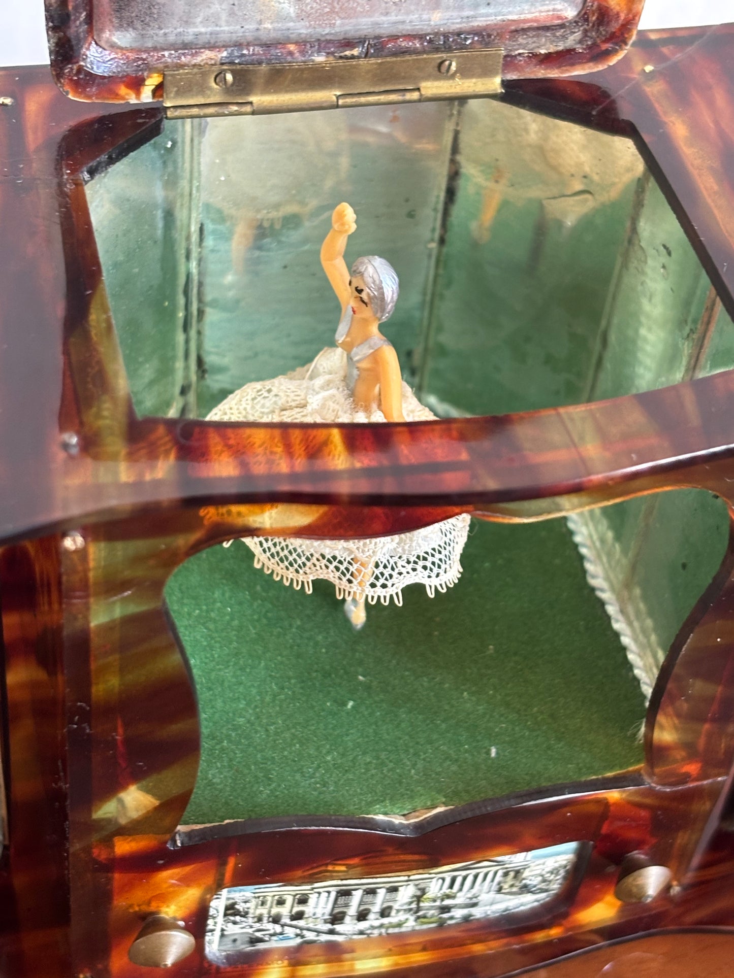 Portagioie vintage a forma di mobile bar con carillon