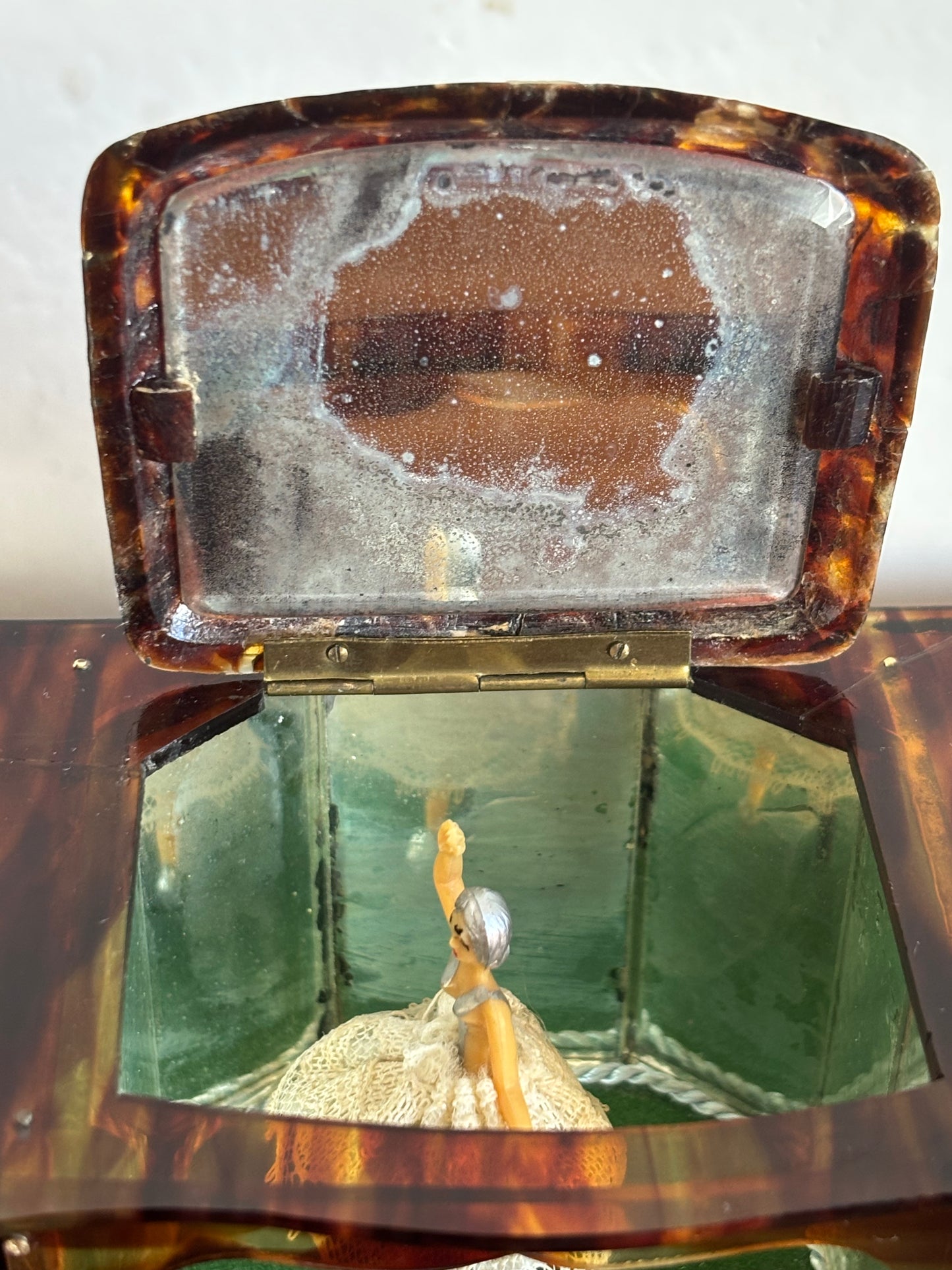 Portagioie vintage a forma di mobile bar con carillon