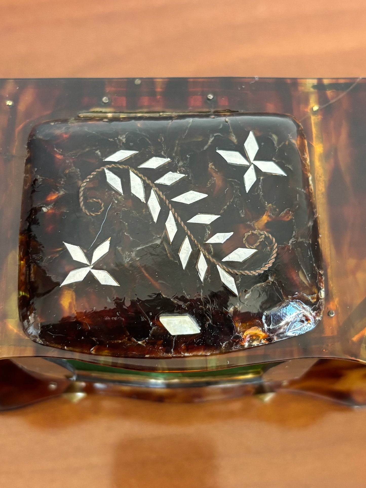 Portagioie vintage a forma di mobile bar con carillon