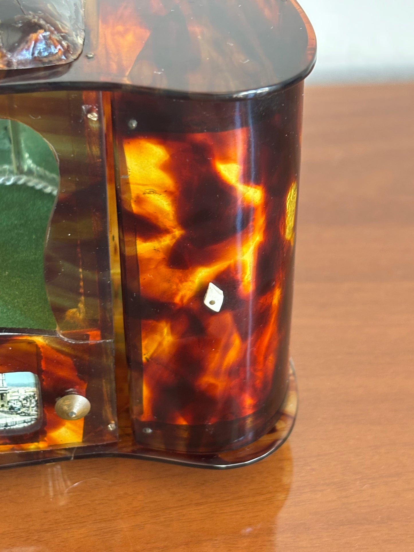 Portagioie vintage a forma di mobile bar con carillon