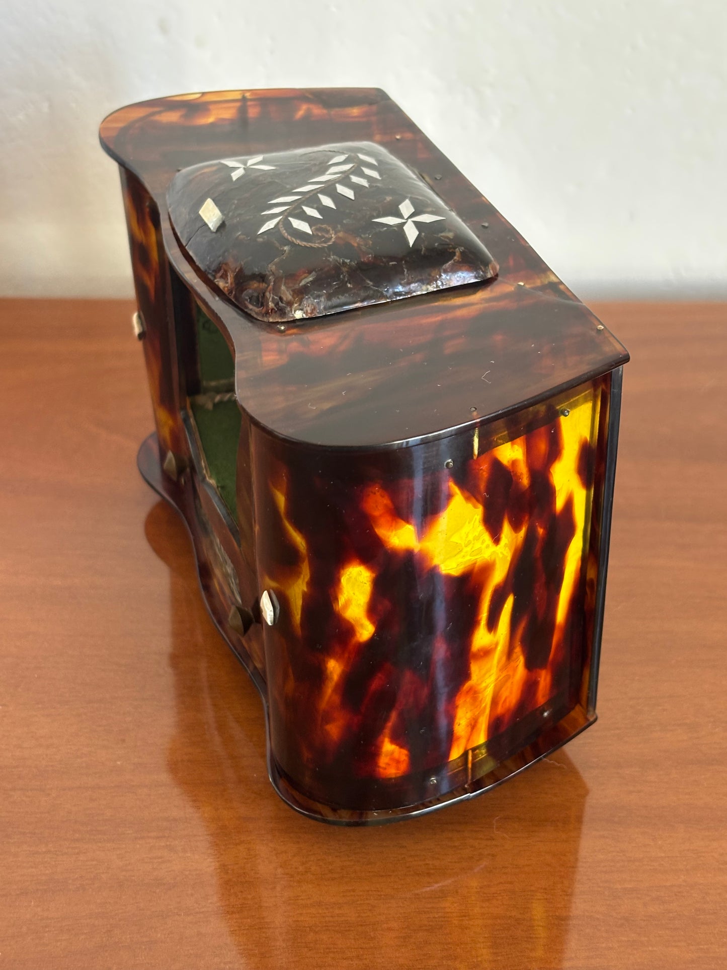 Portagioie vintage a forma di mobile bar con carillon