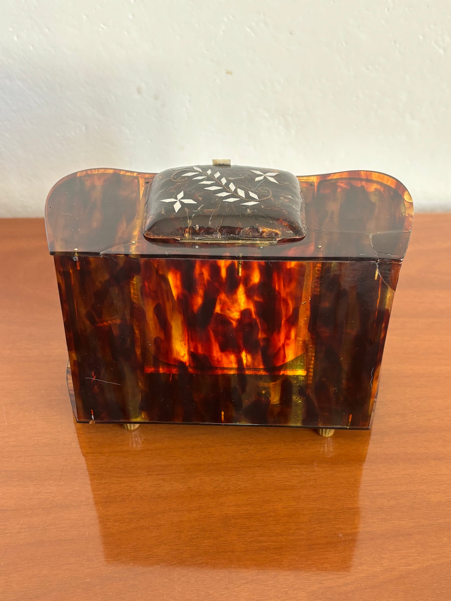 Portagioie vintage a forma di mobile bar con carillon