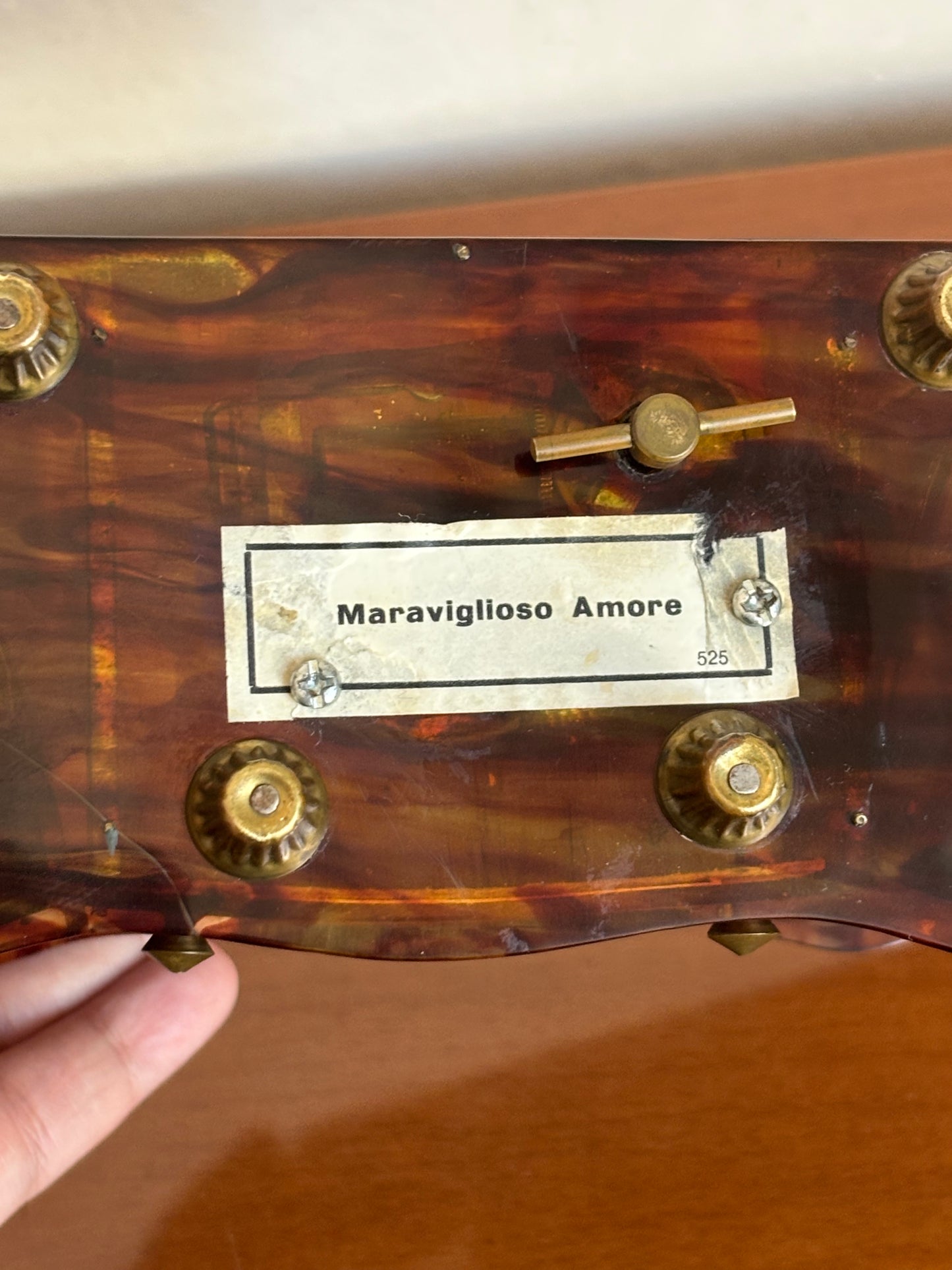 Portagioie vintage a forma di mobile bar con carillon