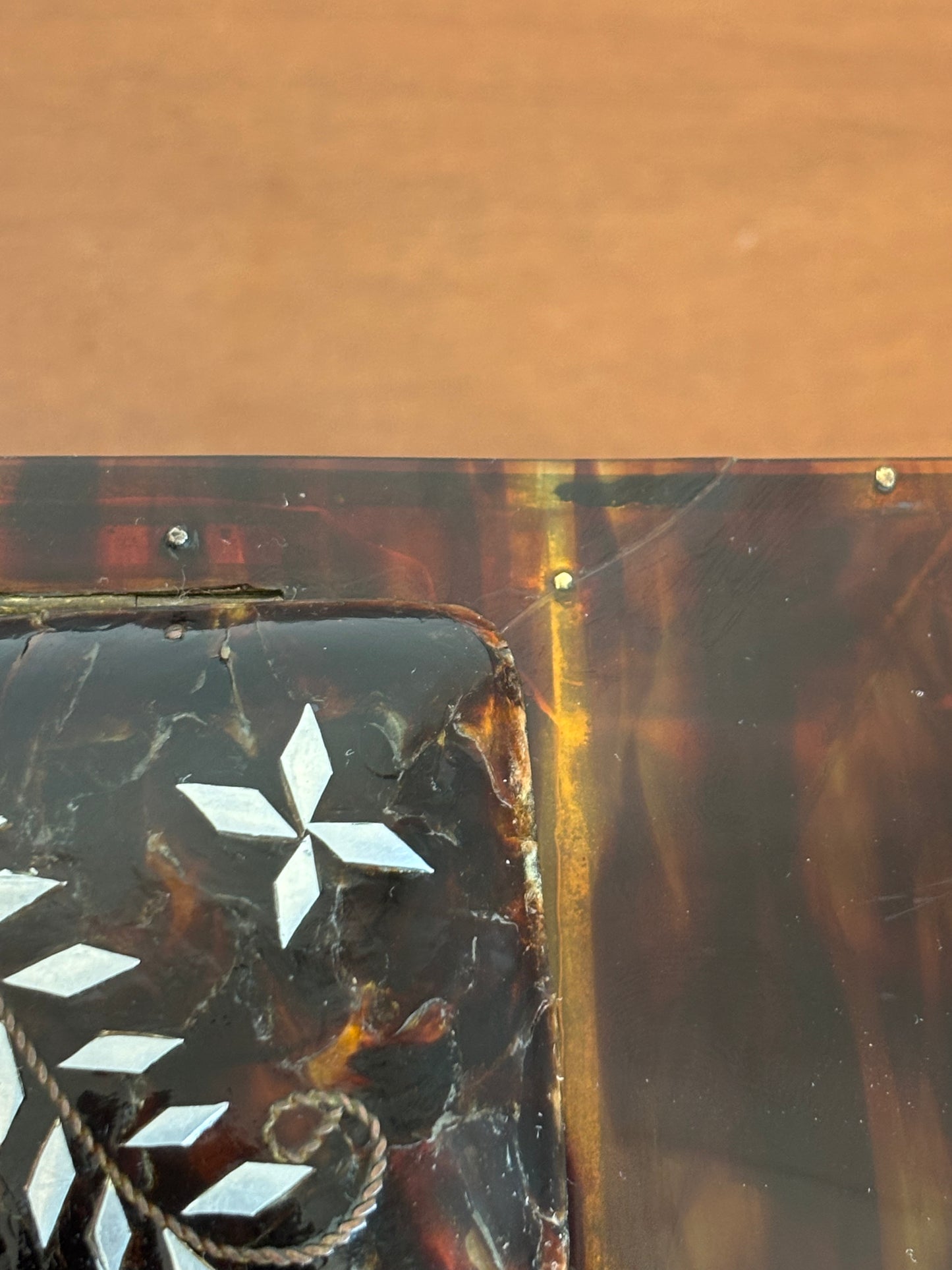 Portagioie vintage a forma di mobile bar con carillon