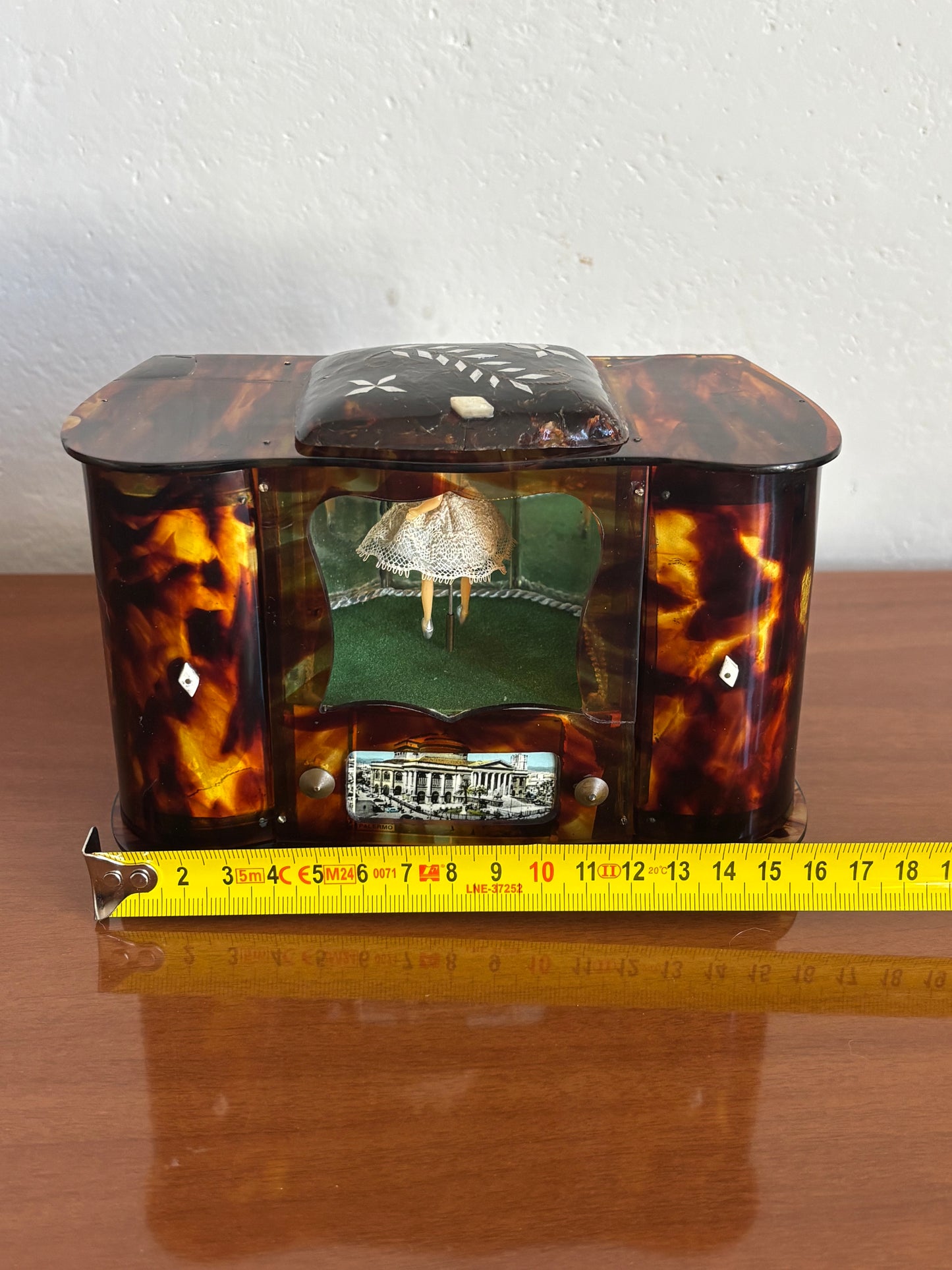 Portagioie vintage a forma di mobile bar con carillon