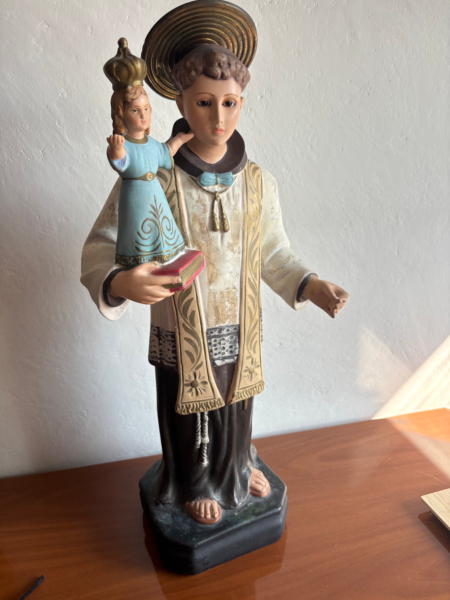Statua di Sant’Antonio con Gesù Bambino in gesso – Restaurata, con occhi in vetro e aureola rimovibile