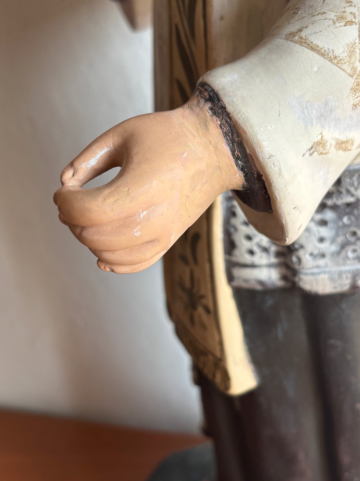 Statua di Sant’Antonio con Gesù Bambino in gesso – Restaurata, con occhi in vetro e aureola rimovibile