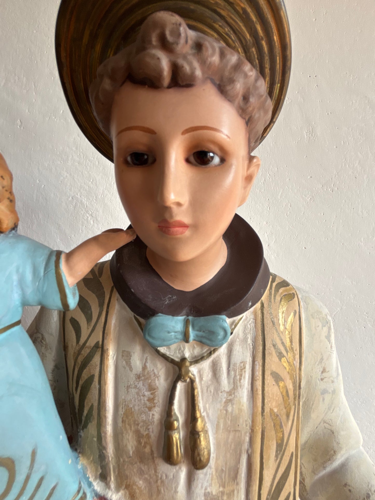 Statua di Sant’Antonio con Gesù Bambino in gesso – Restaurata, con occhi in vetro e aureola rimovibile