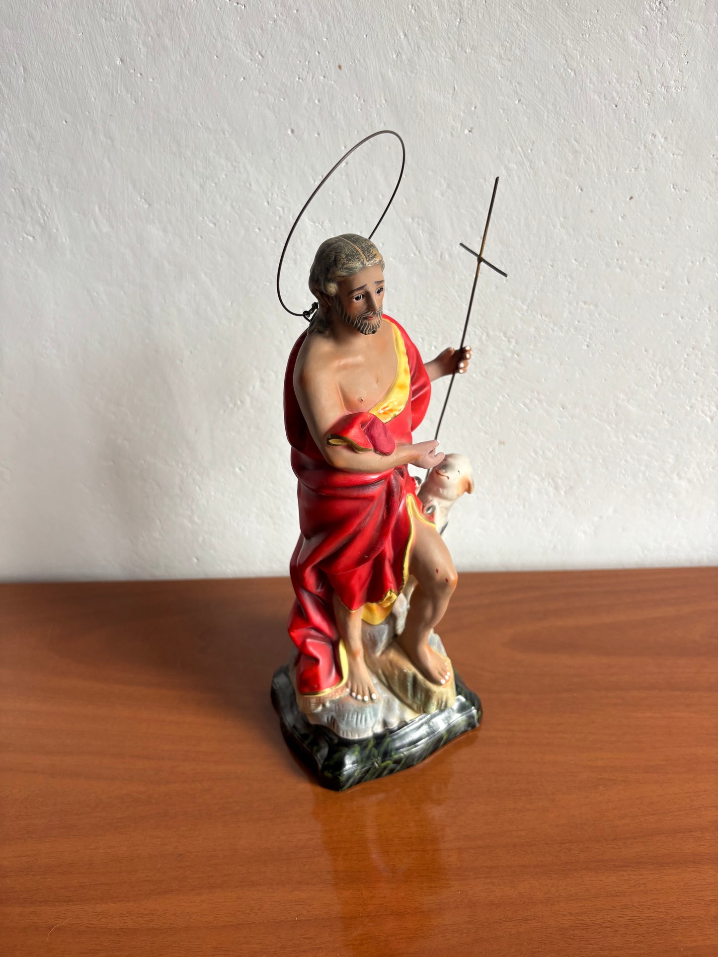 Statua in terracotta di San Giovanni Battista con occhi di vetro