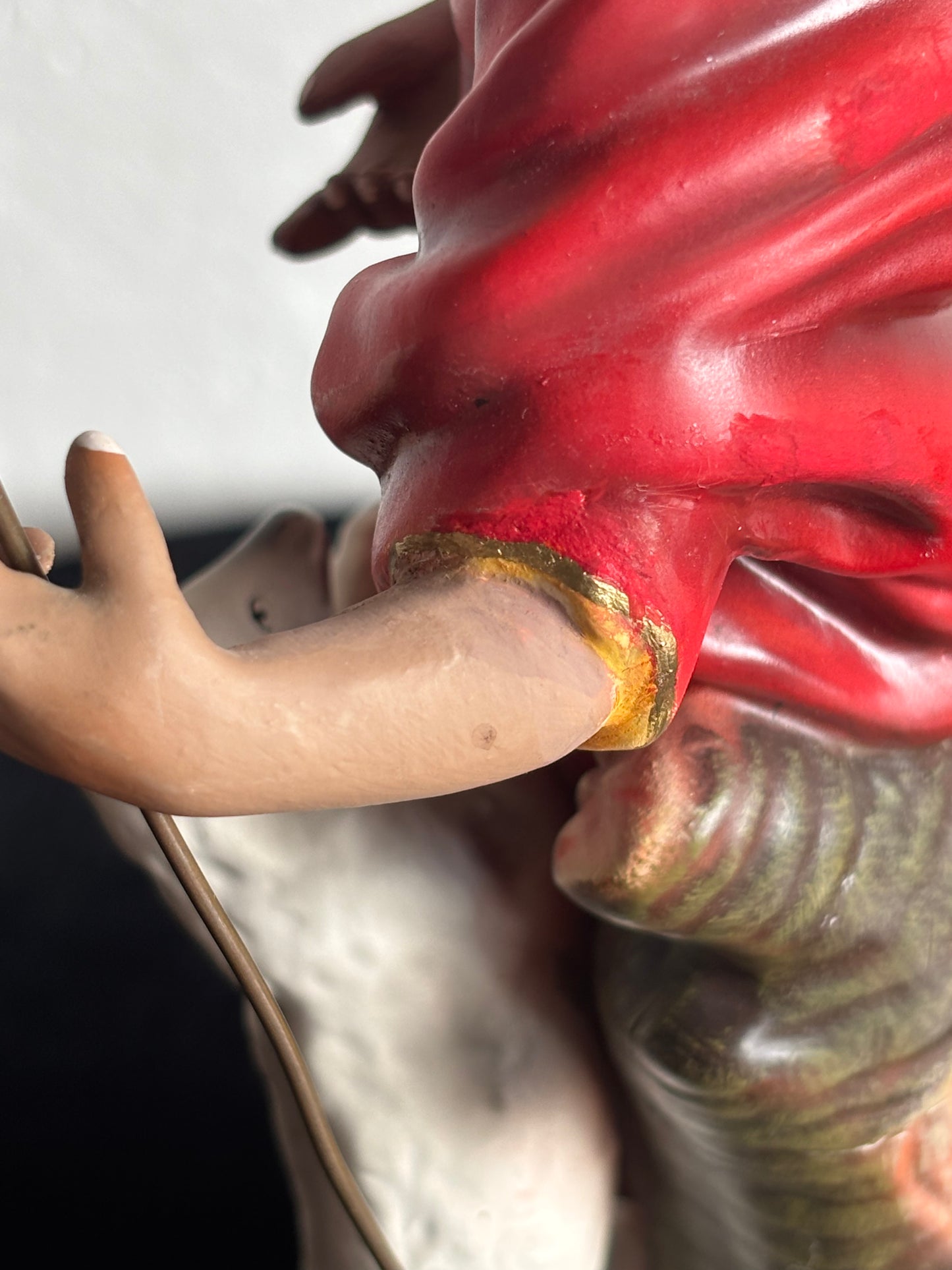 Statua in terracotta di San Giovanni Battista con occhi di vetro