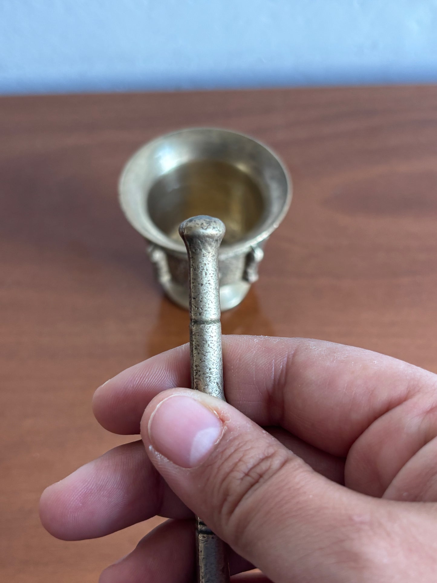 Kleiner vintage‑Apothekenmörser aus Metall