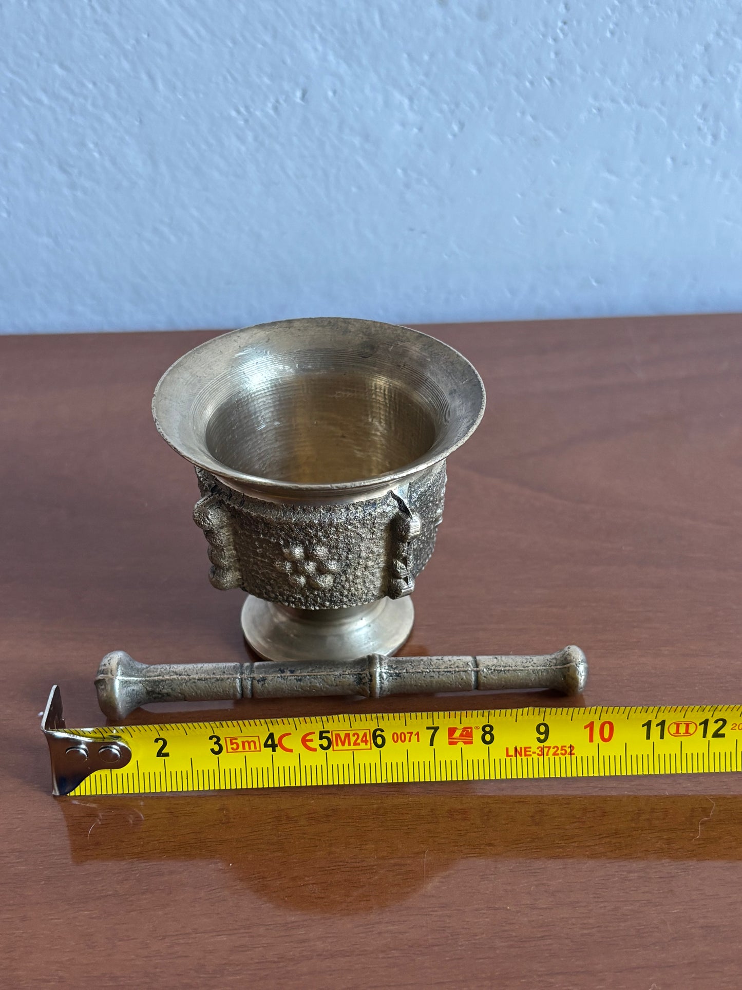 Kleiner vintage‑Apothekenmörser aus Metall