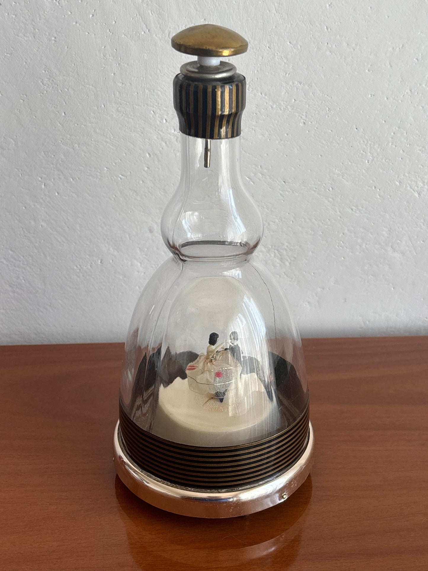 Musikflasche mit Tänzern