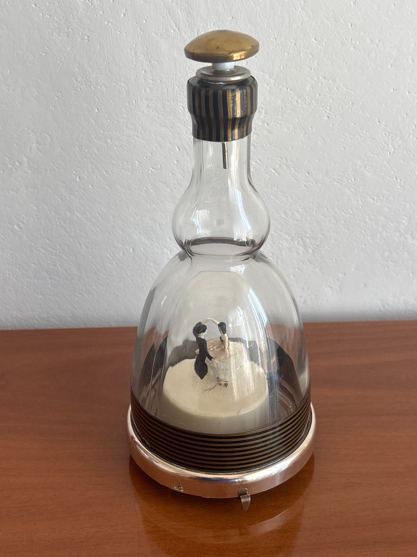 Musikflasche mit Tänzern