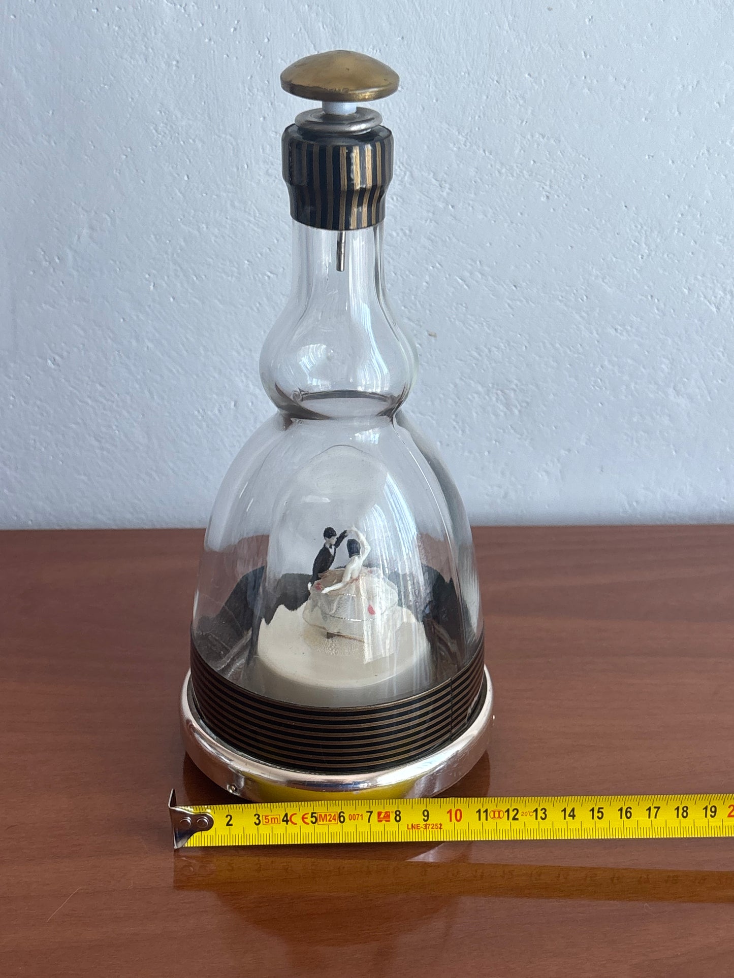 Musikflasche mit Tänzern