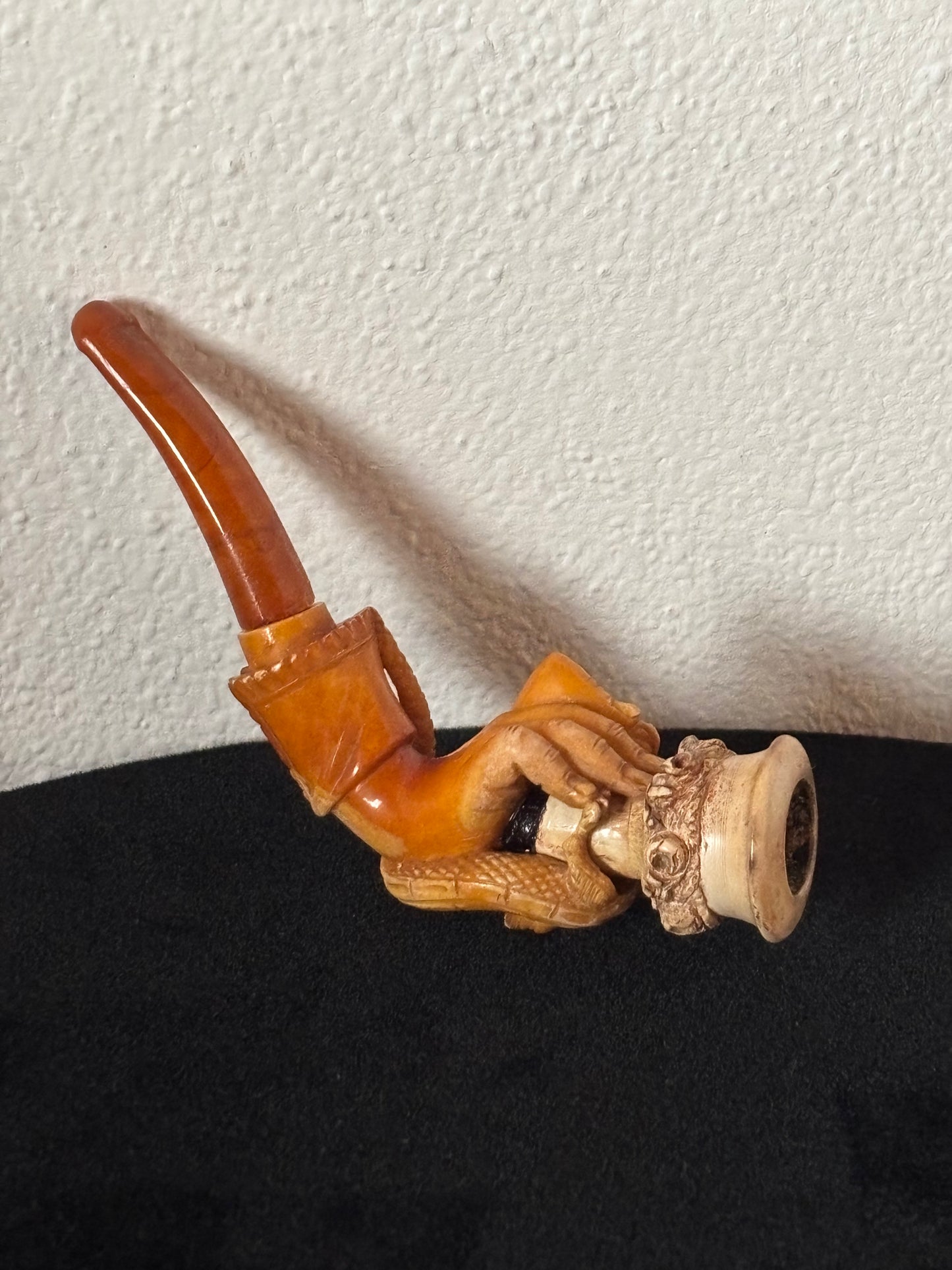 Pipa Artigianale in Schiuma di Mare – Scultura a Forma di Mano