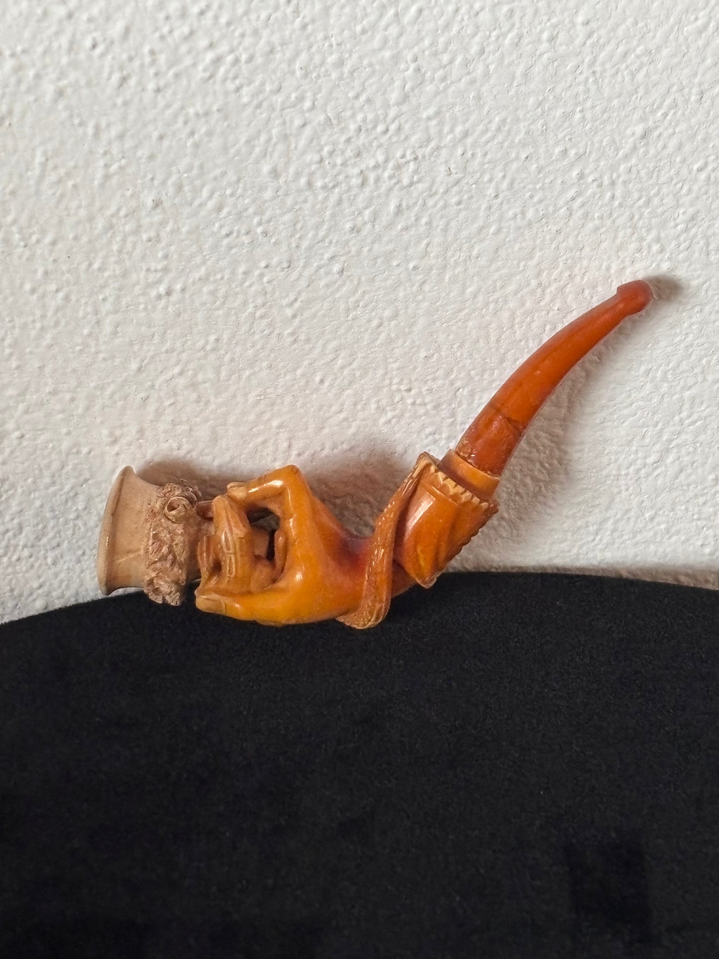 Pipa Artigianale in Schiuma di Mare – Scultura a Forma di Mano