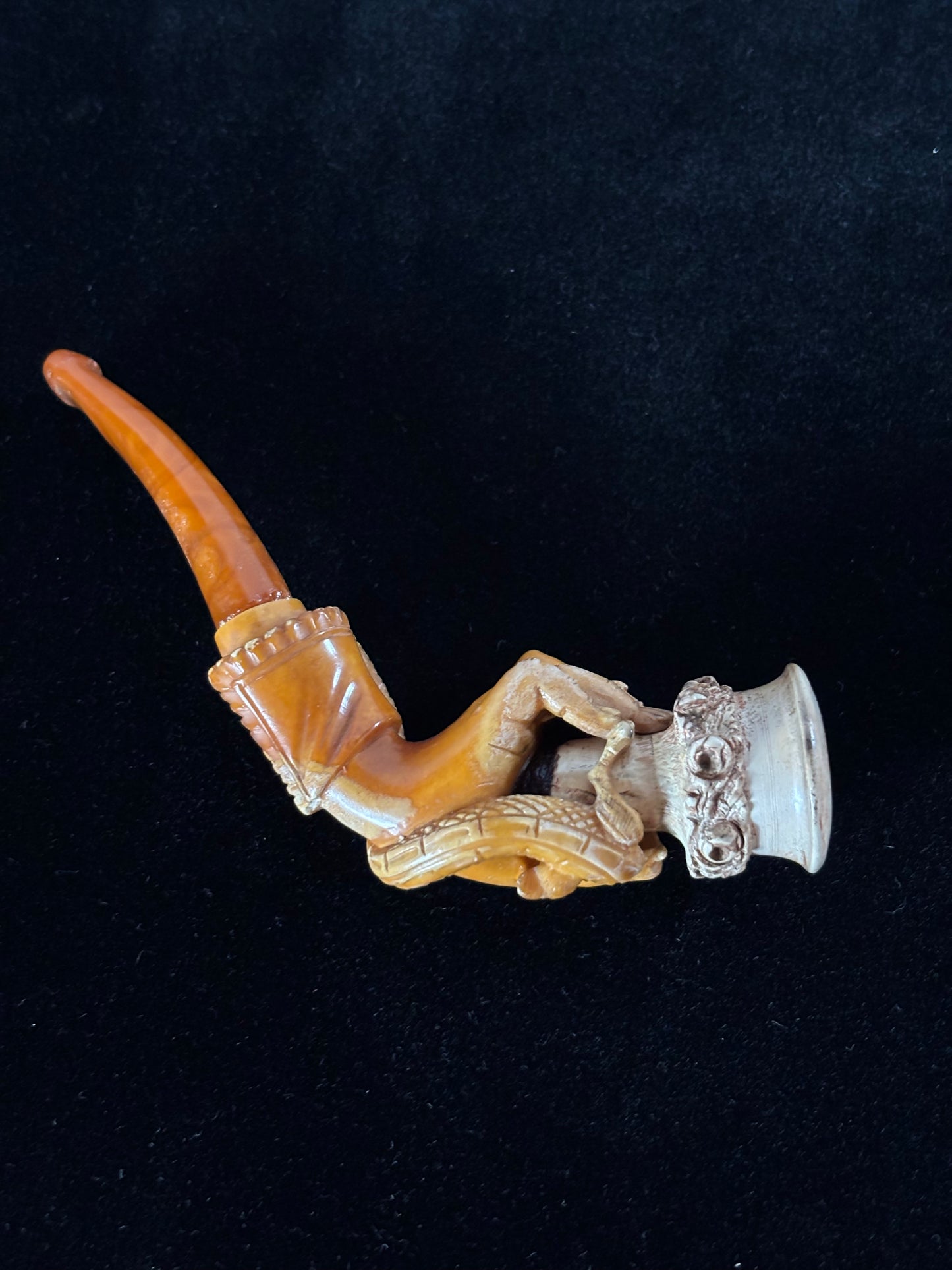 Pipa Artigianale in Schiuma di Mare – Scultura a Forma di Mano
