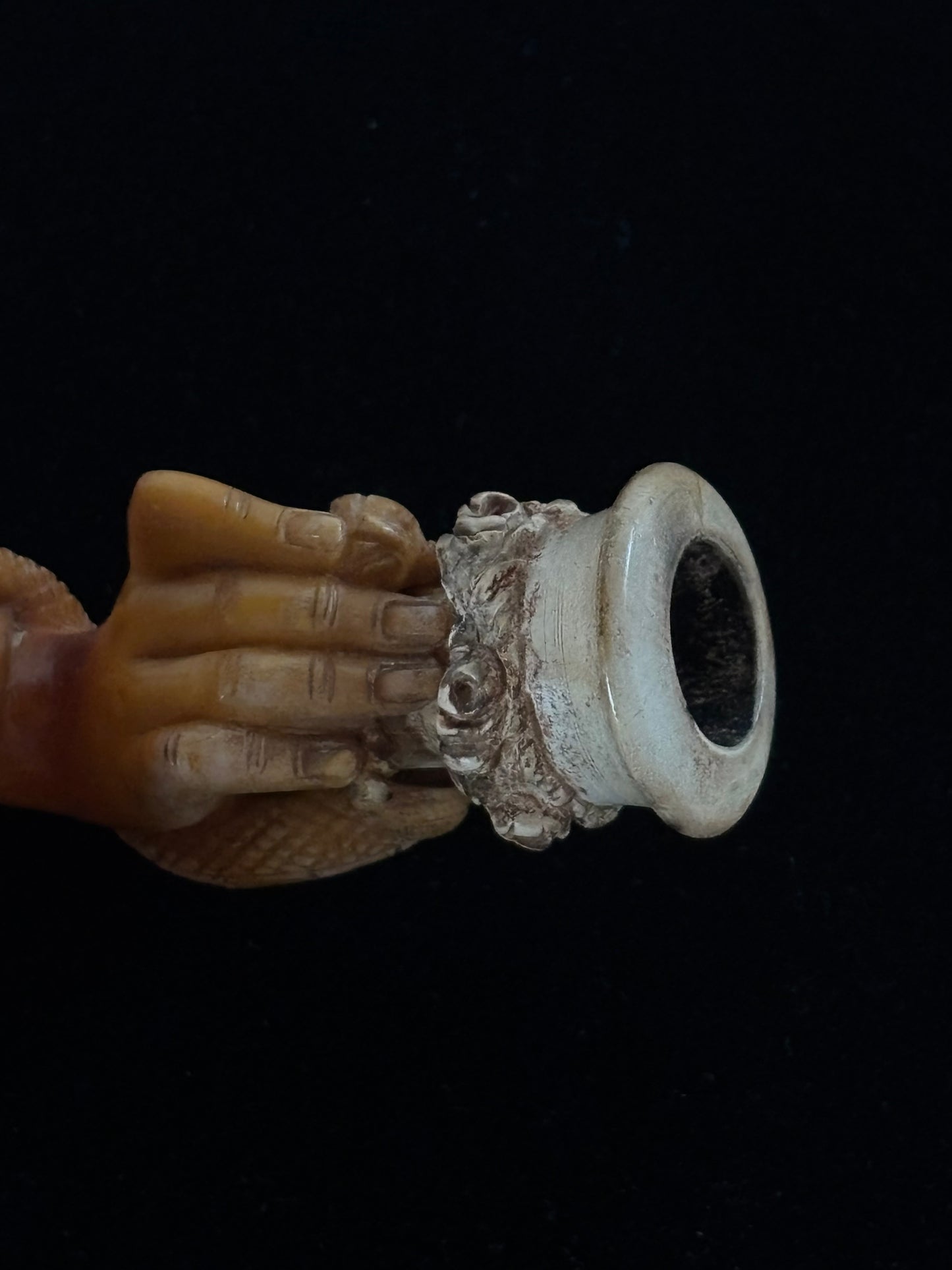 Pipa Artigianale in Schiuma di Mare – Scultura a Forma di Mano