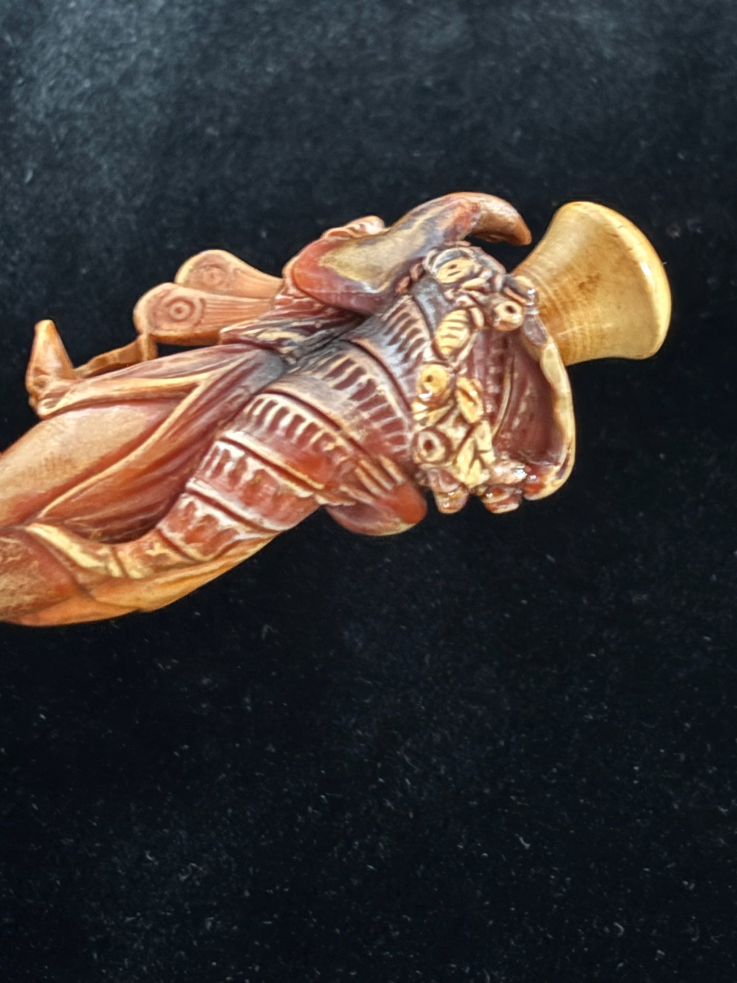Antike Meerschaumpfeife – Geflügelte Frau mit Füllhorn – Dekorative Kunst, 19.–20. Jahrhundert
