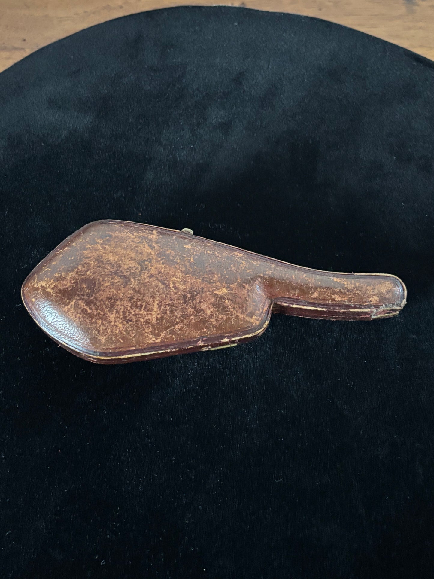Antike Meerschaumpfeife – Geflügelte Frau mit Füllhorn – Dekorative Kunst, 19.–20. Jahrhundert