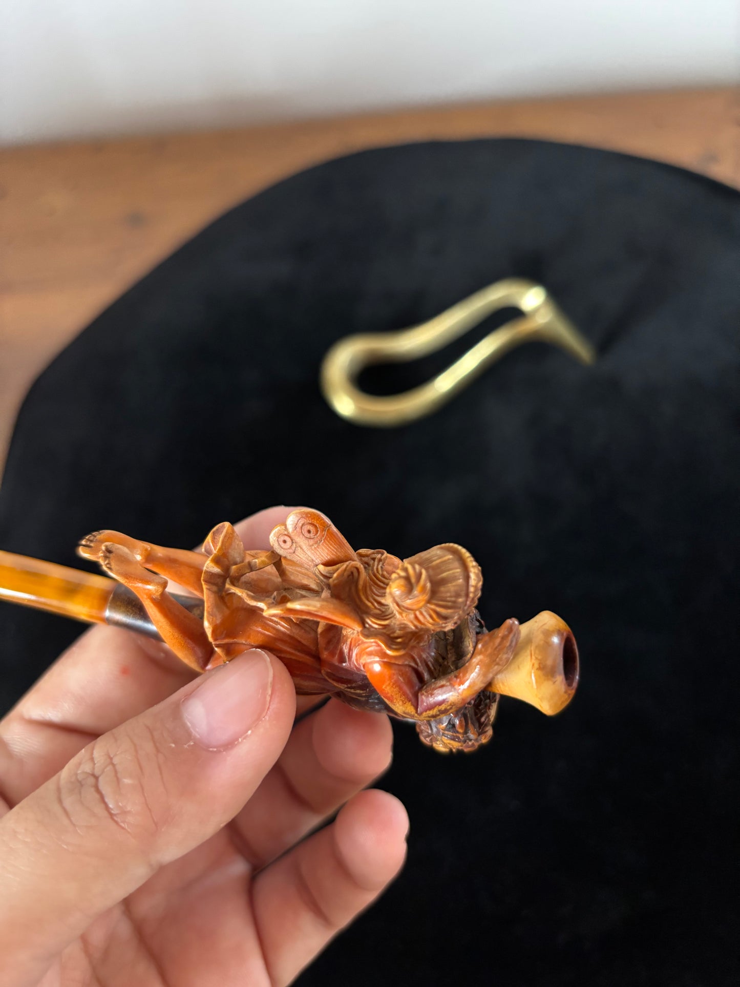 Antike Meerschaumpfeife – Geflügelte Frau mit Füllhorn – Dekorative Kunst, 19.–20. Jahrhundert