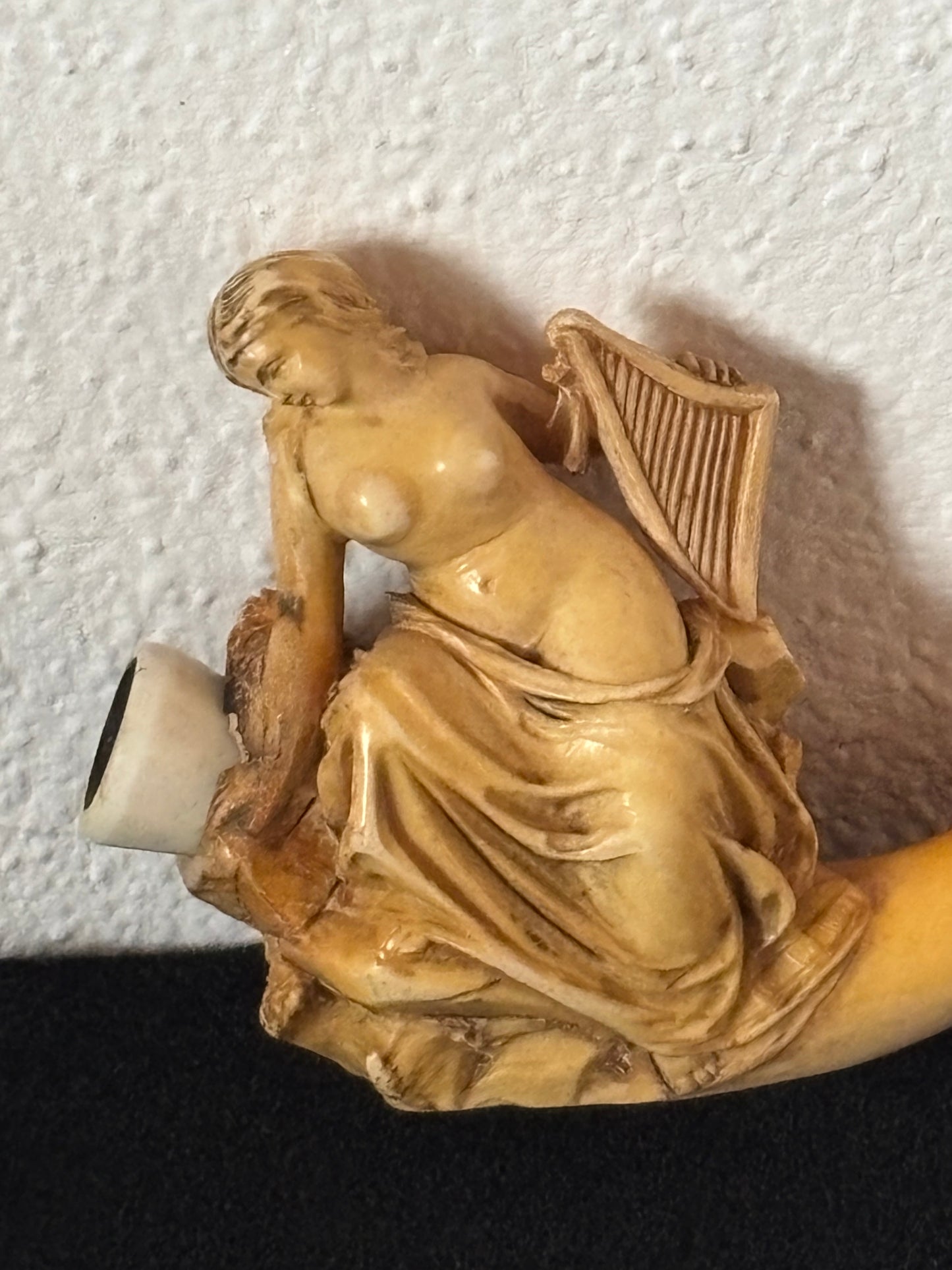 Pipa in Schiuma di Mare – Figura Femminile con Arpa, Parte Superiore Rimovibile