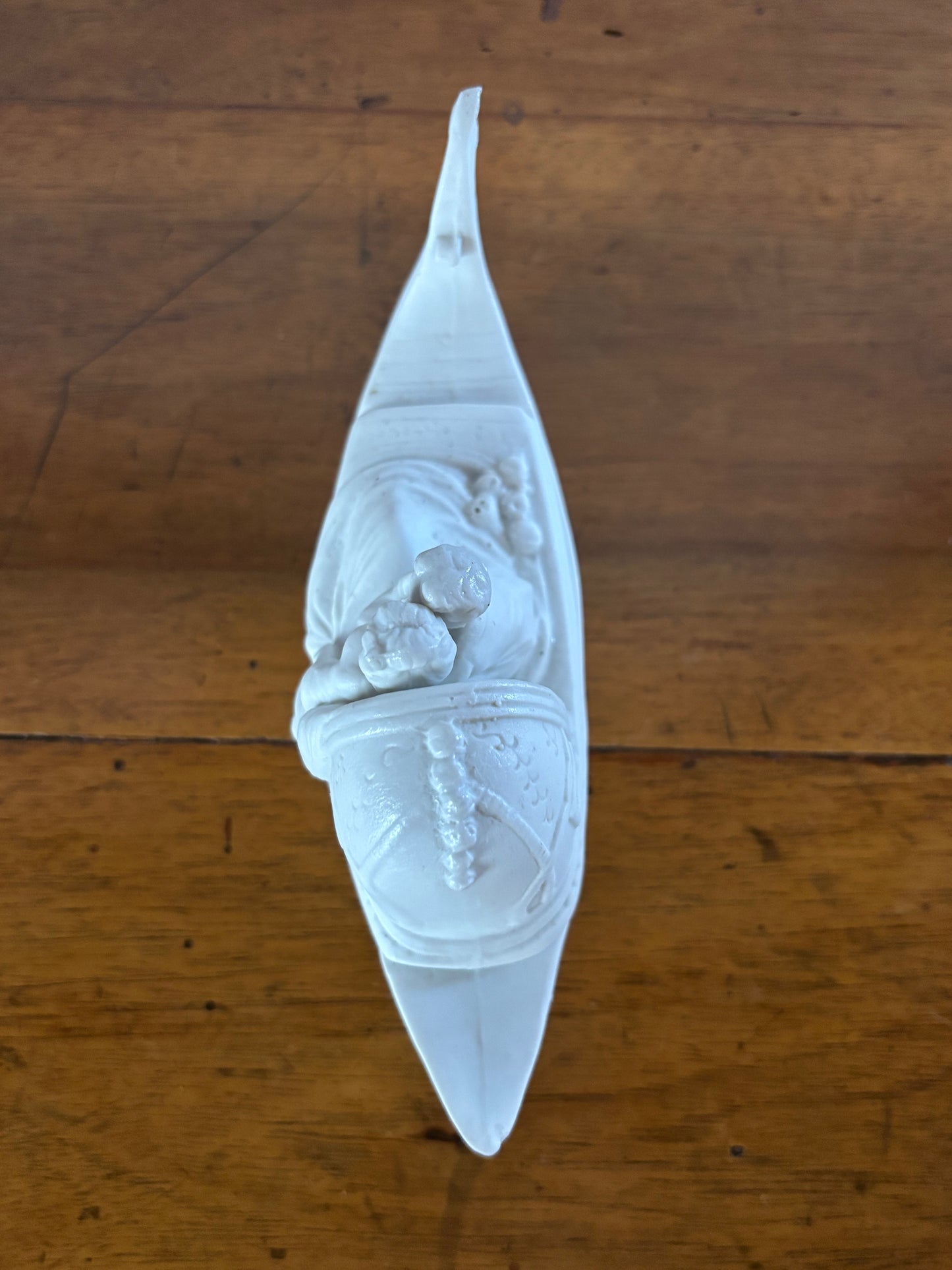 Vasetto in ceramica bisquit – Coppia di amanti in gondola veneziana con coperchio