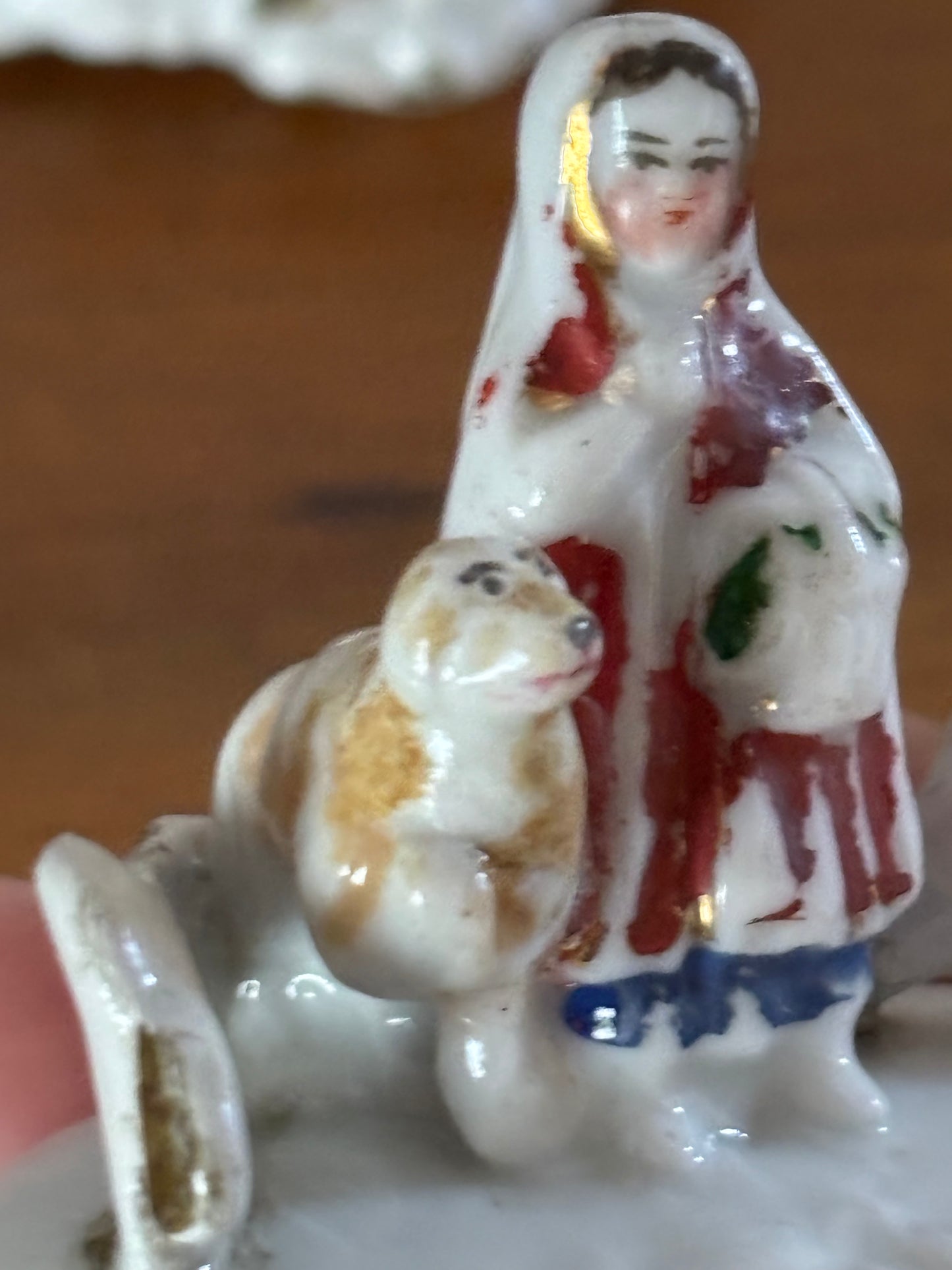 Scatoletta in ceramica tedesca fine '800 – Cappuccetto Rosso e il lupo