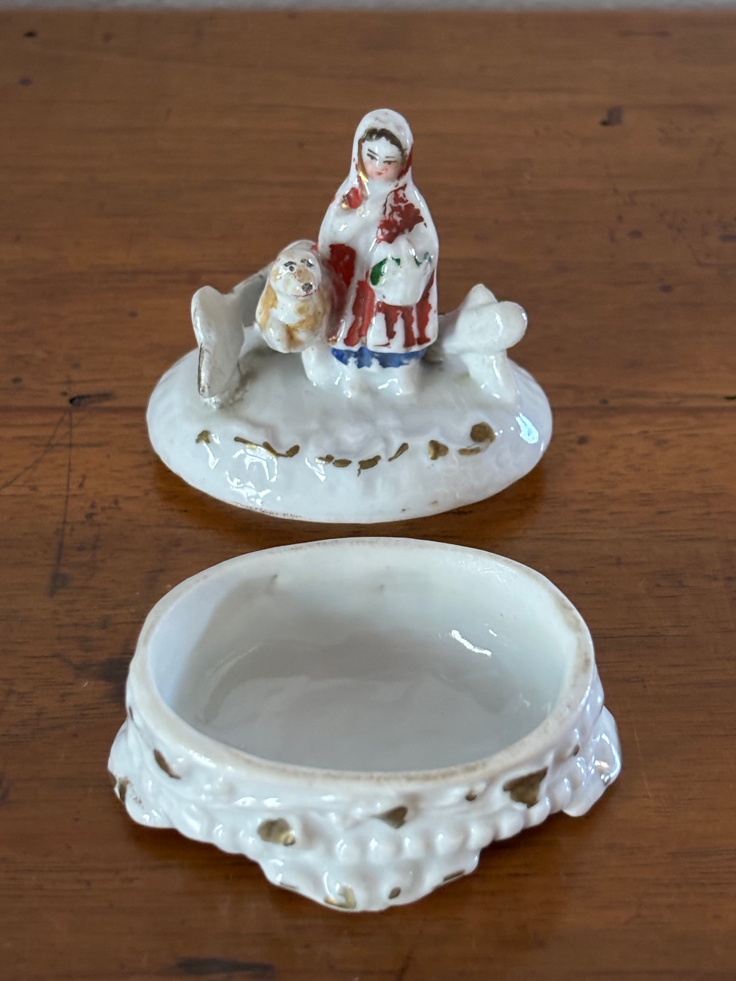 Scatoletta in ceramica tedesca fine '800 – Cappuccetto Rosso e il lupo