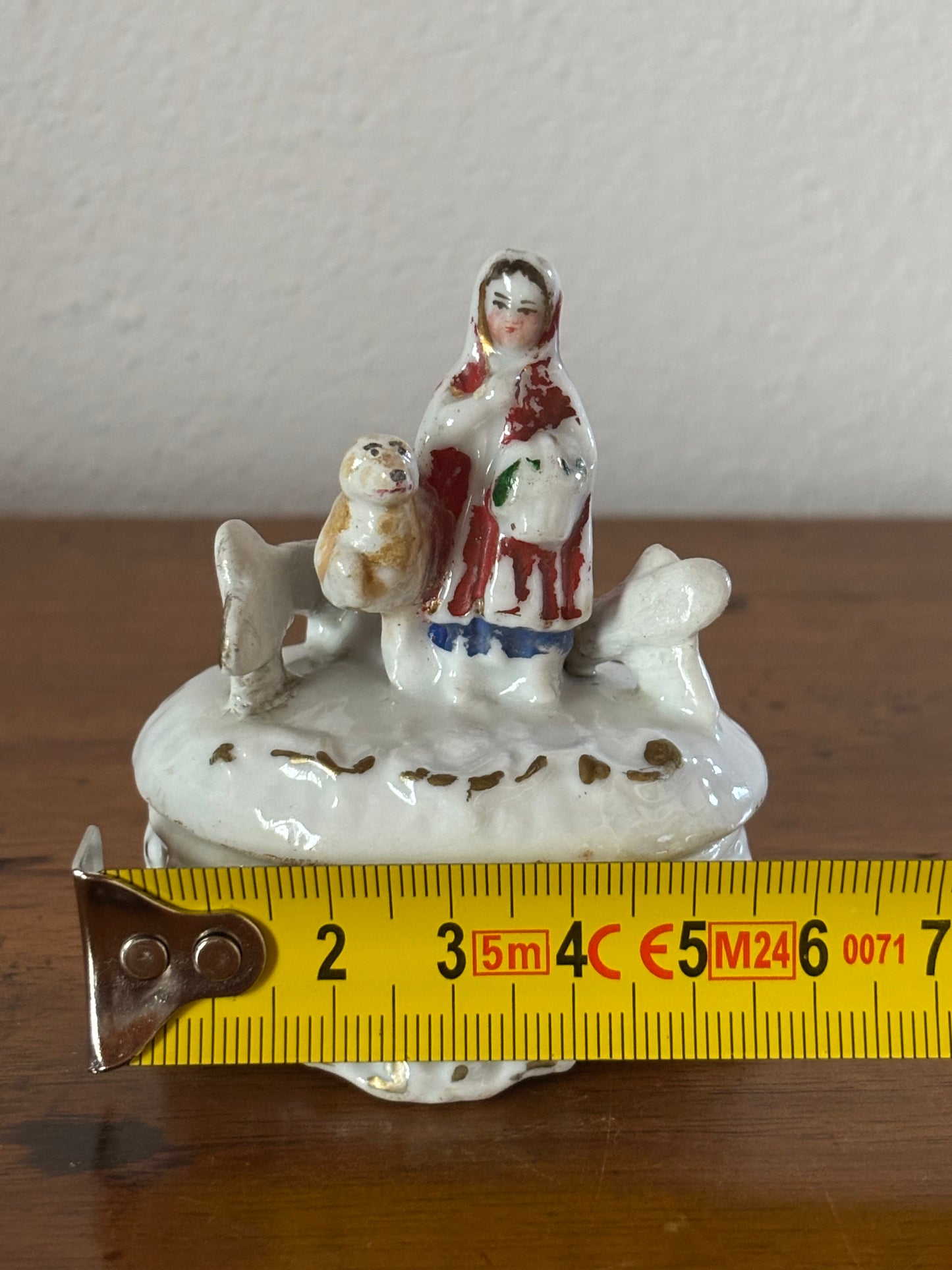 Scatoletta in ceramica tedesca fine '800 – Cappuccetto Rosso e il lupo