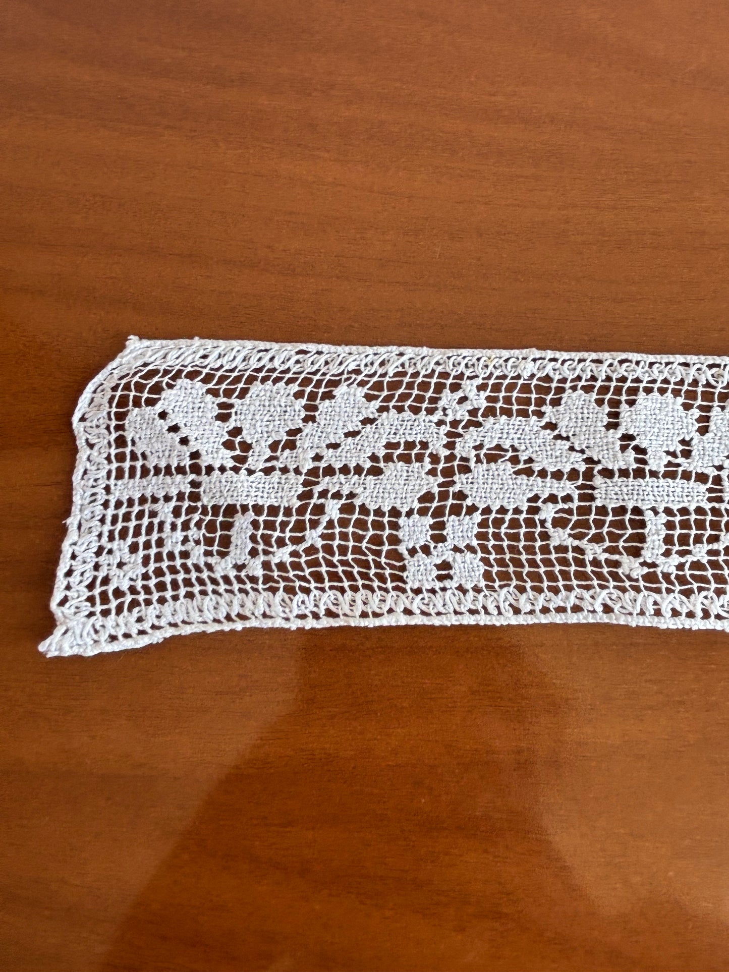 Set di inserzioni in filè lavorate interamente a mano – decorazioni floreali e angeli