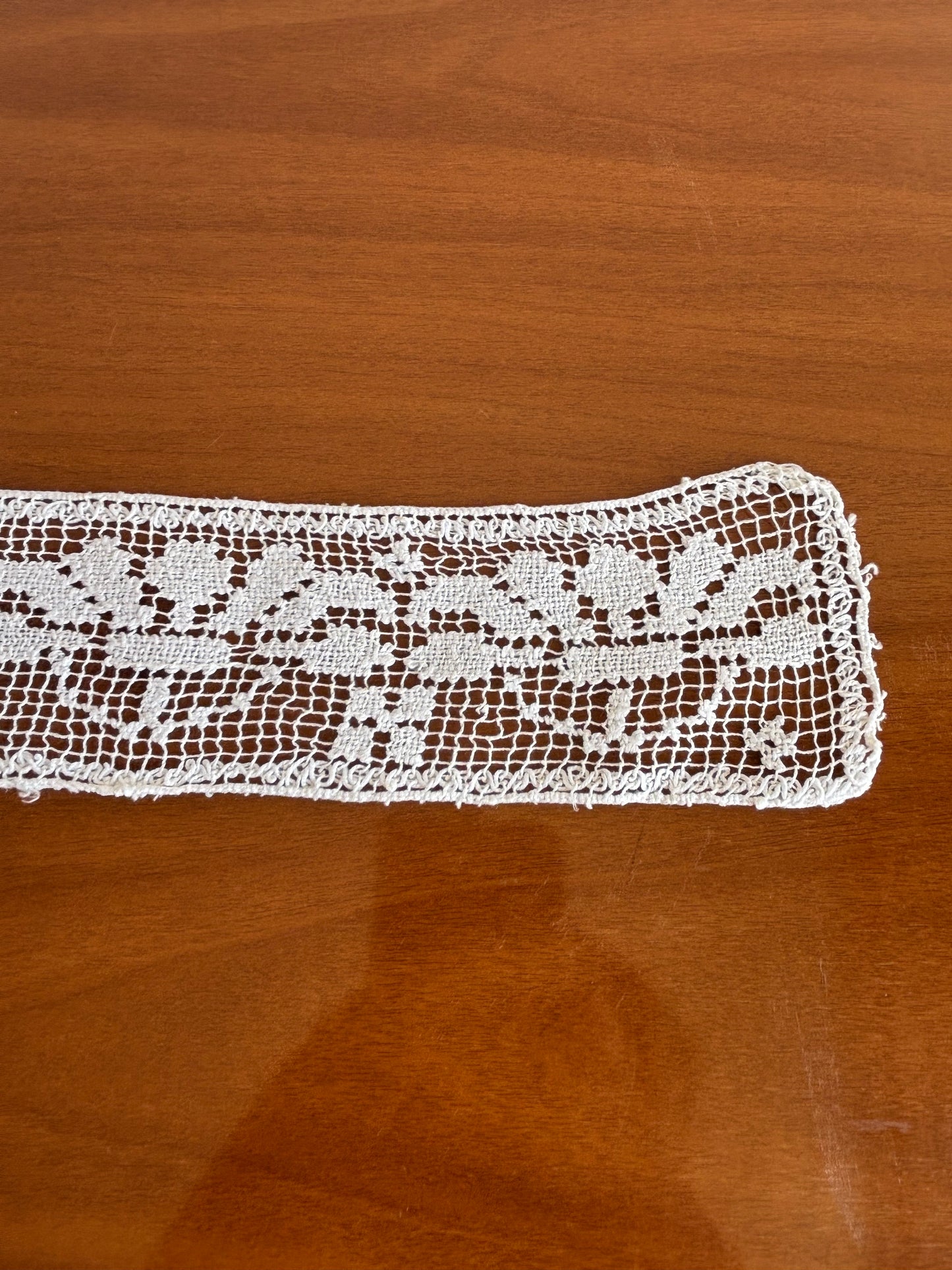 Set di inserzioni in filè lavorate interamente a mano – decorazioni floreali e angeli