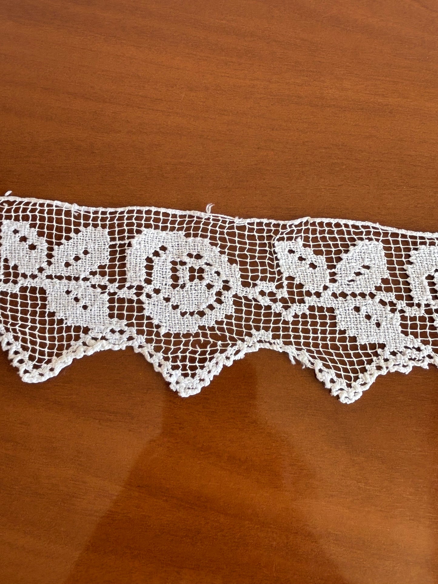 Set di inserzioni in filè lavorate interamente a mano – decorazioni floreali e angeli