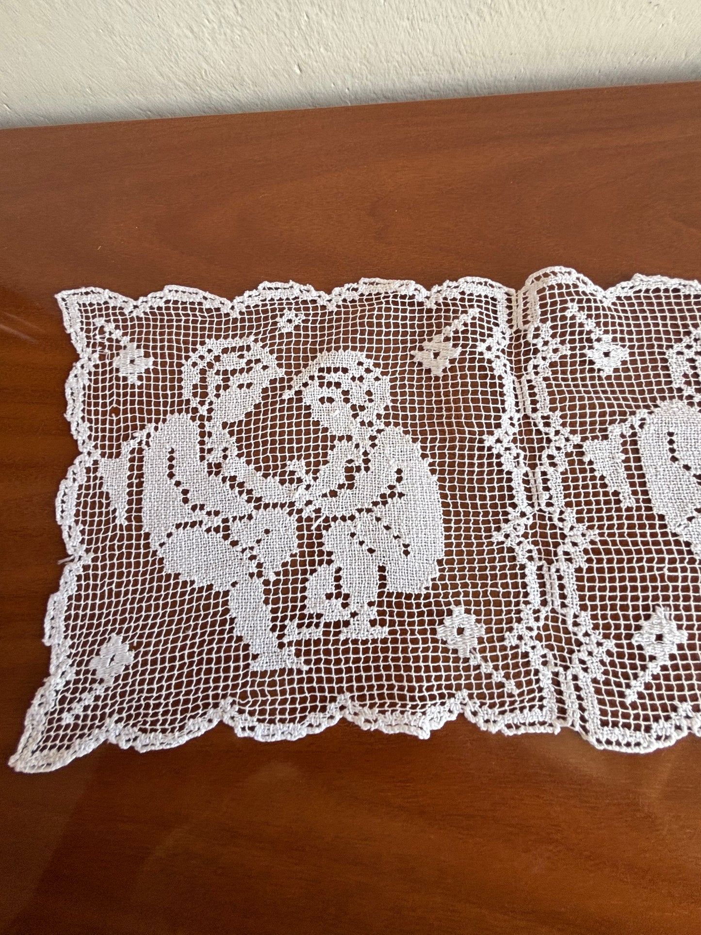 Set di inserzioni in filè lavorate interamente a mano – decorazioni floreali e angeli