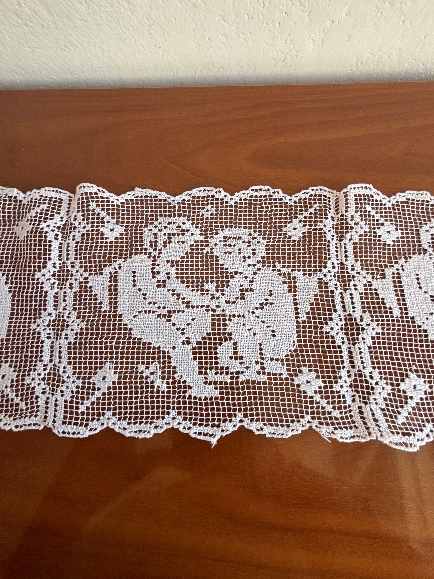 Set di inserzioni in filè lavorate interamente a mano – decorazioni floreali e angeli