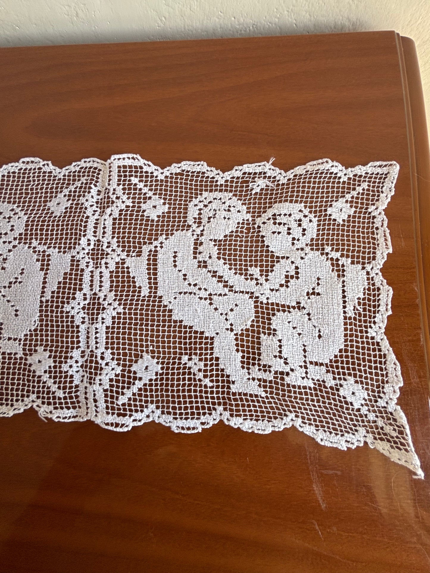 Set di inserzioni in filè lavorate interamente a mano – decorazioni floreali e angeli